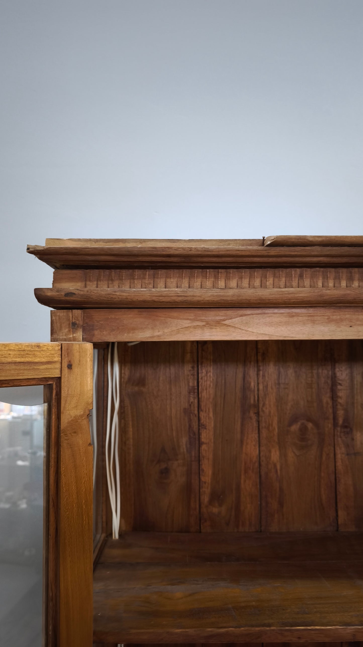 86788 Vetrina due ante in legno di teak