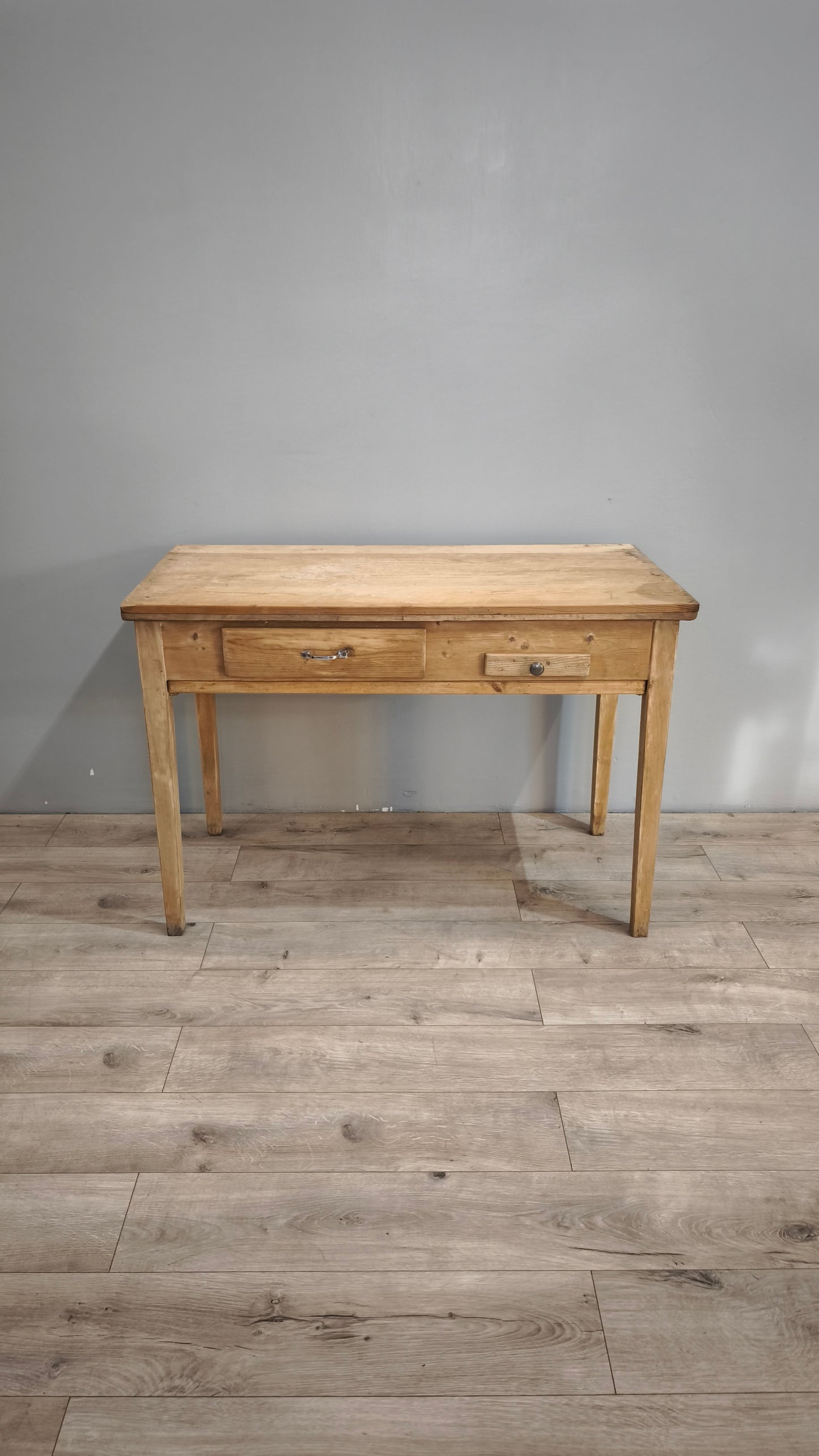 86860 Tavolo da cucina in legno grezzo con spianatoia e mattarello