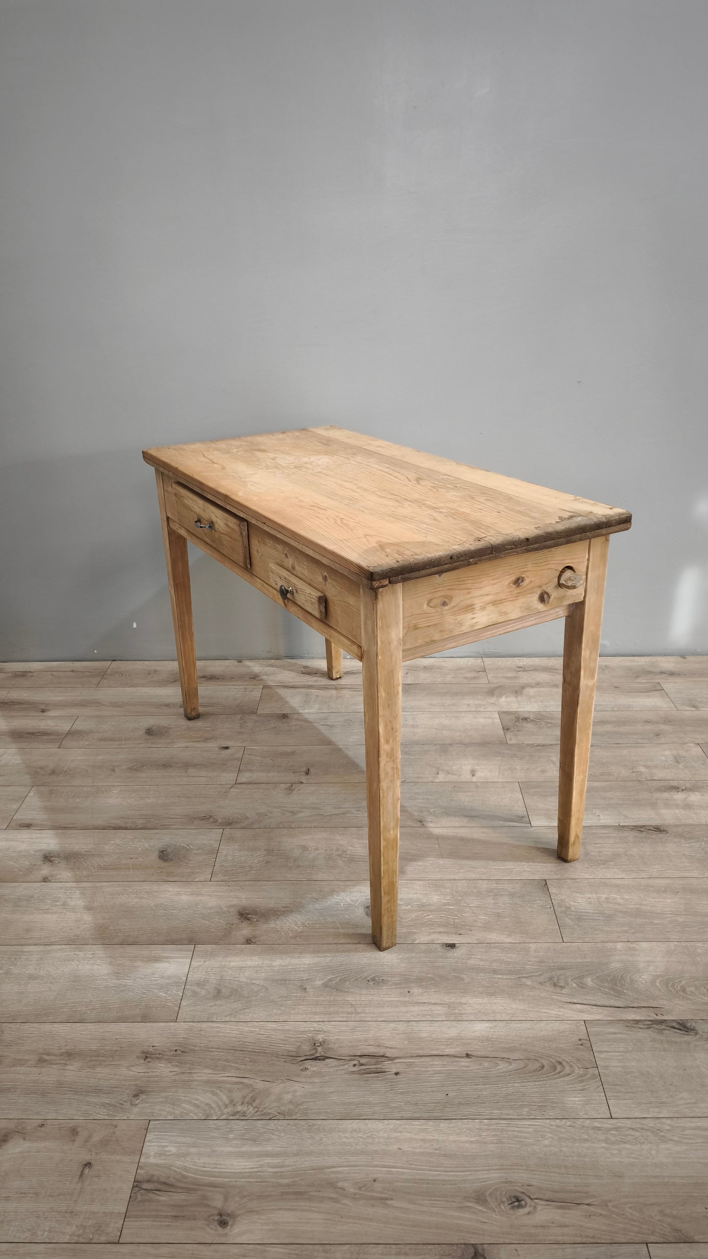 86860 Tavolo da cucina in legno grezzo con spianatoia e mattarello