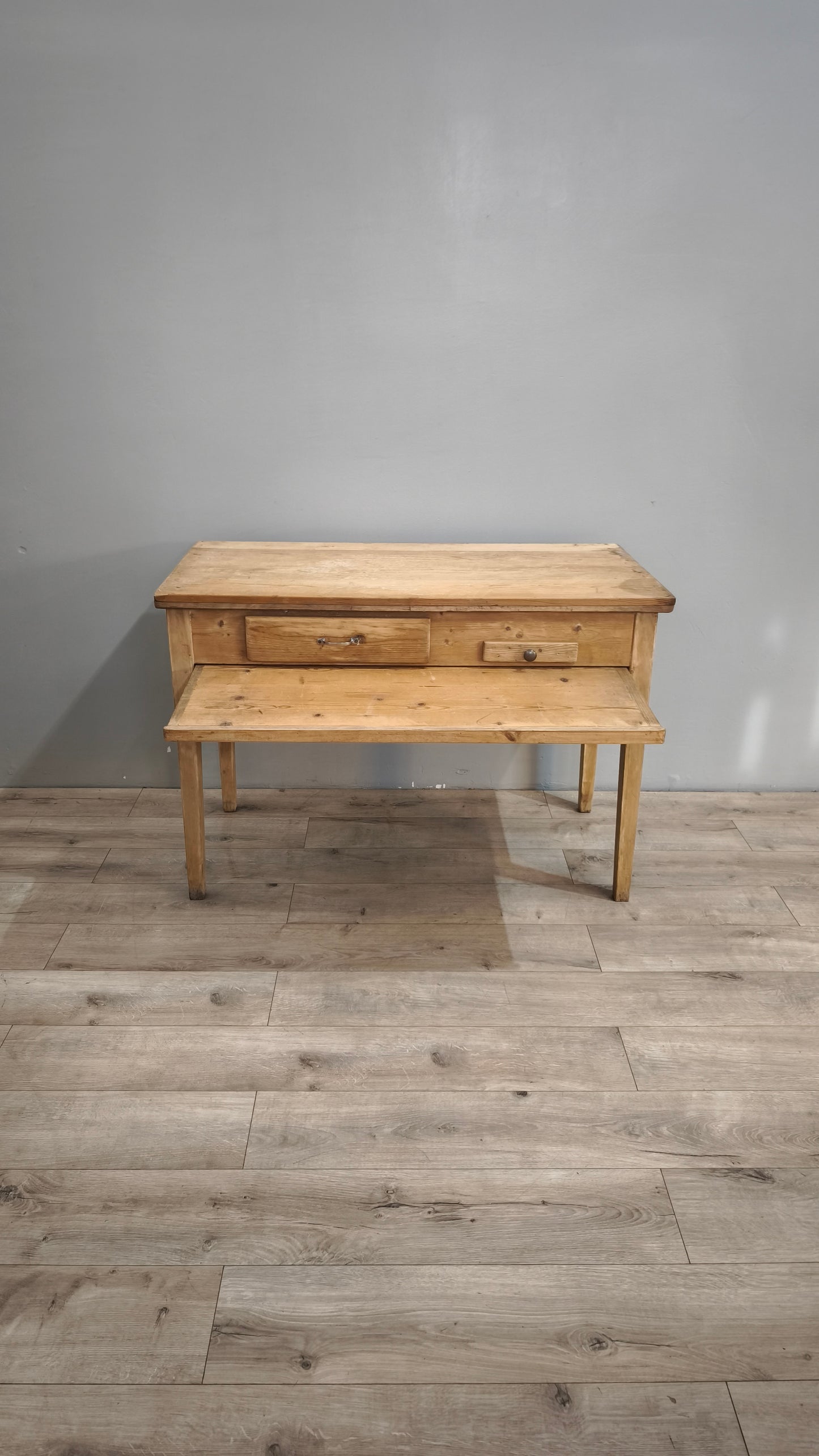 86860 Tavolo da cucina in legno grezzo con spianatoia e mattarello