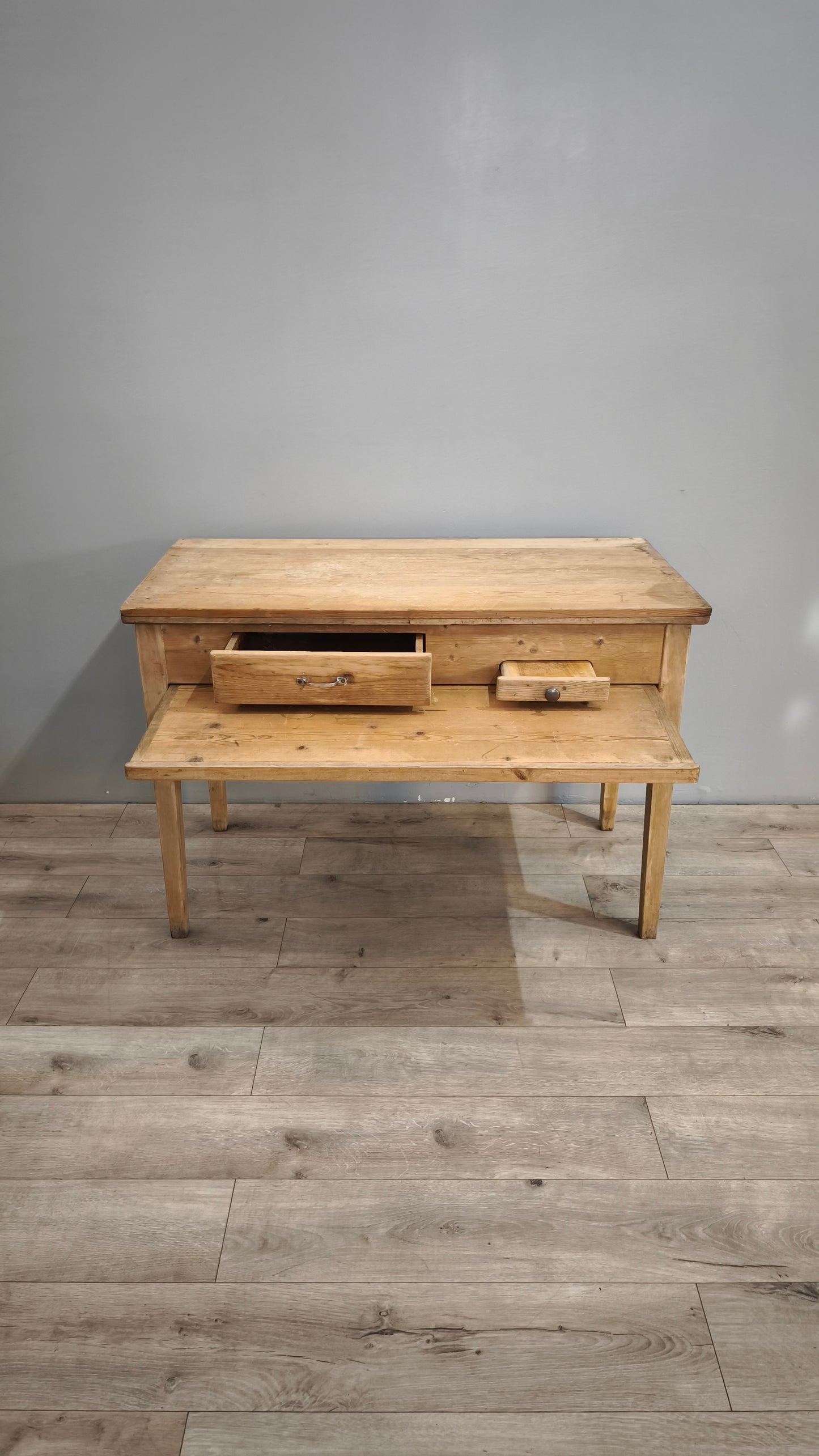 86860 Tavolo da cucina in legno grezzo con spianatoia e mattarello