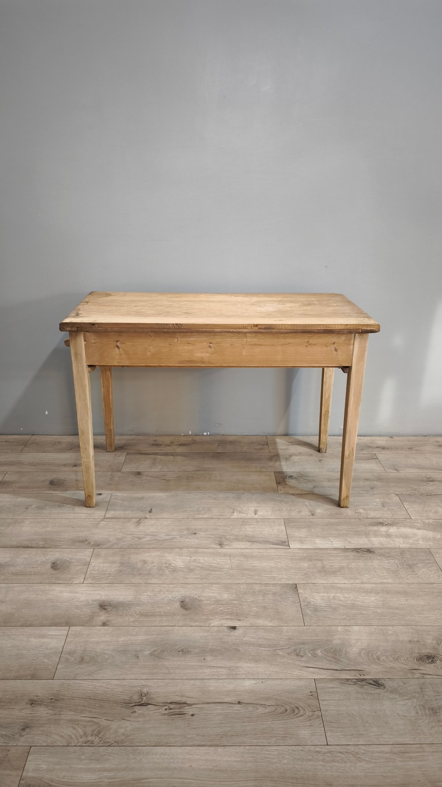 86860 Tavolo da cucina in legno grezzo con spianatoia e mattarello