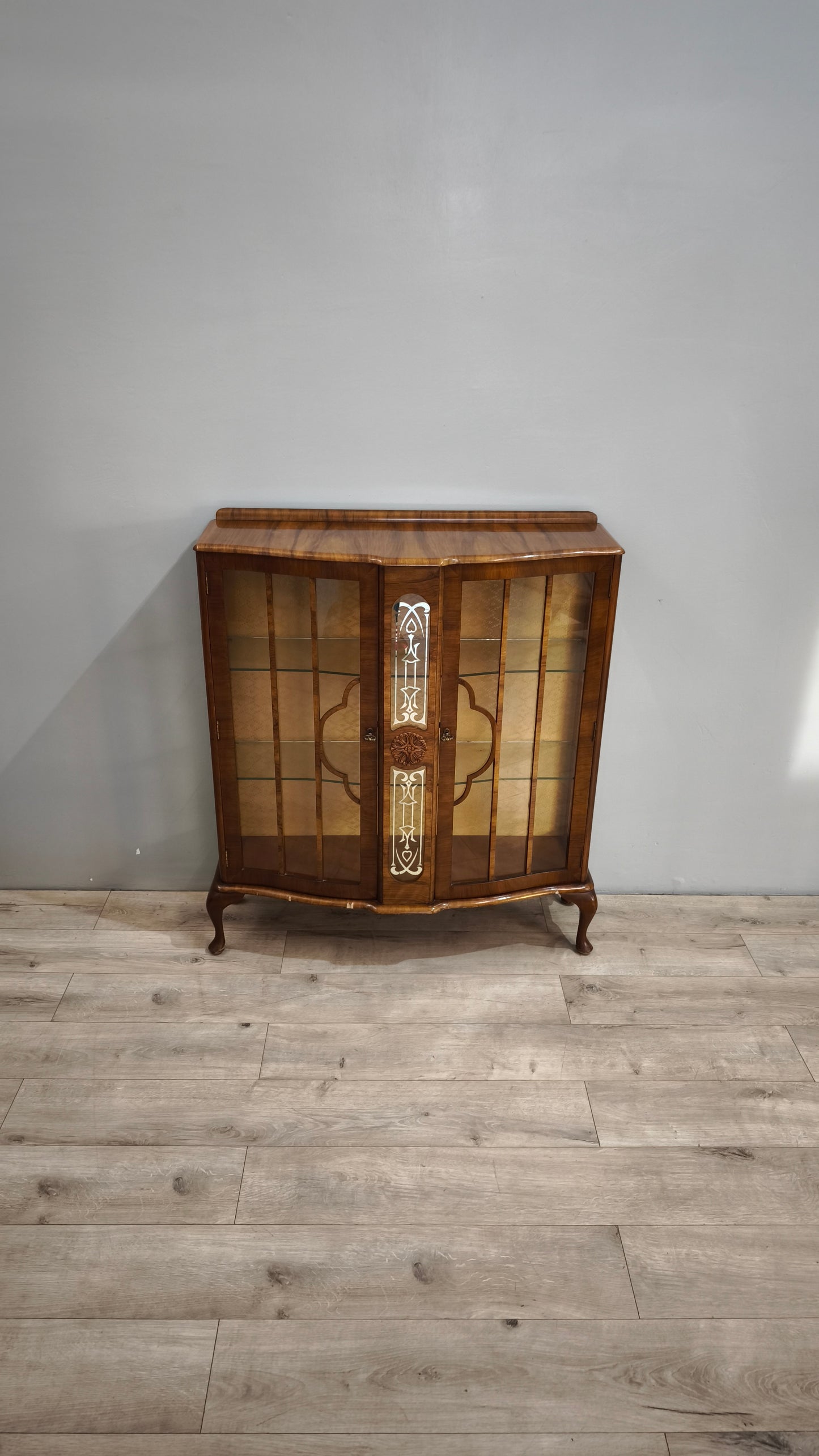 86828 Vetrina bassa due ante