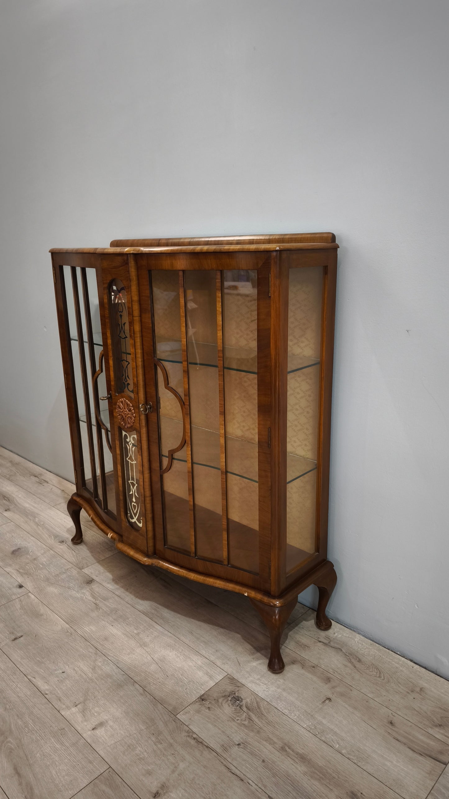 86828 Vetrina bassa due ante