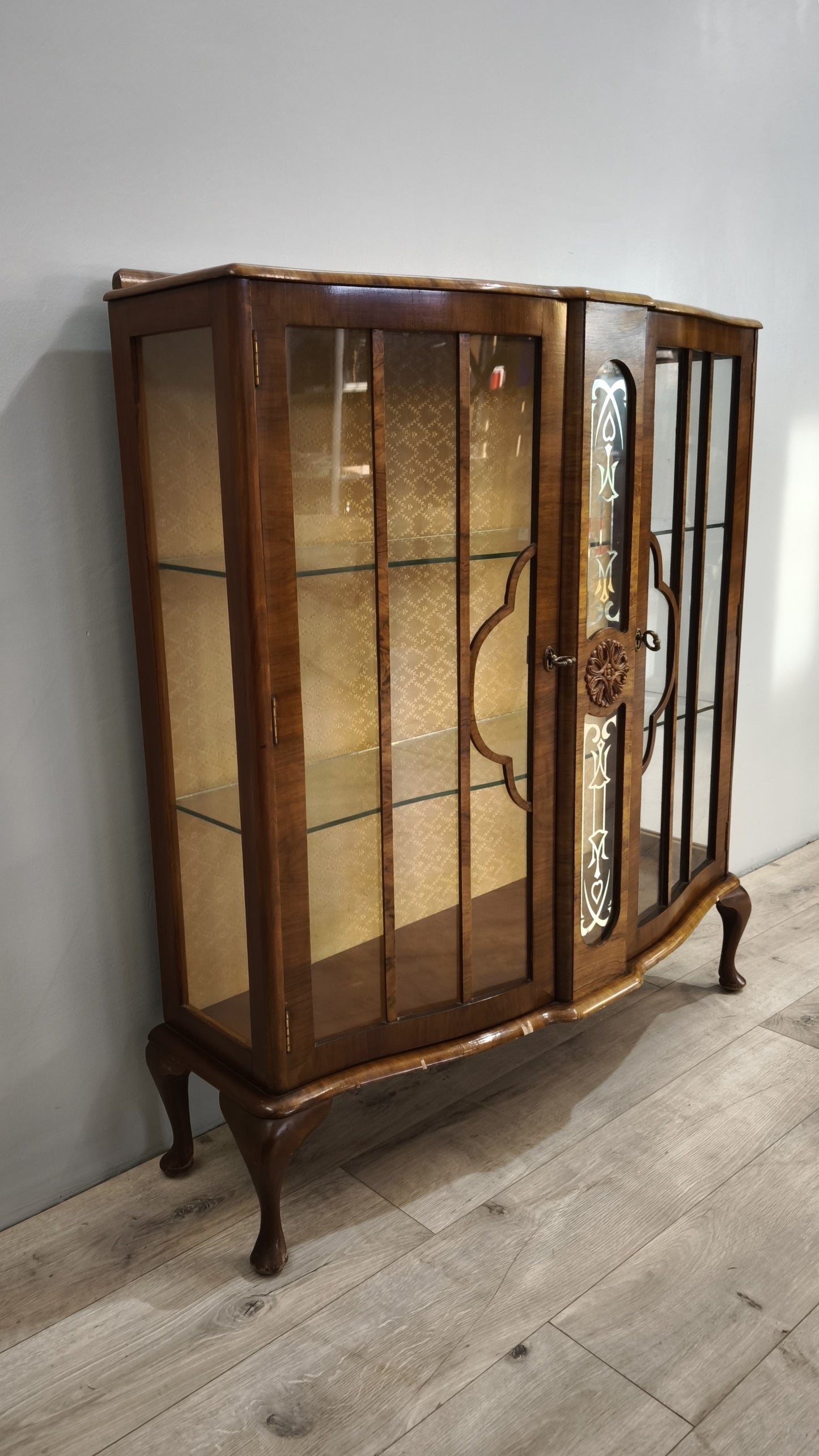 86828 Vetrina bassa due ante