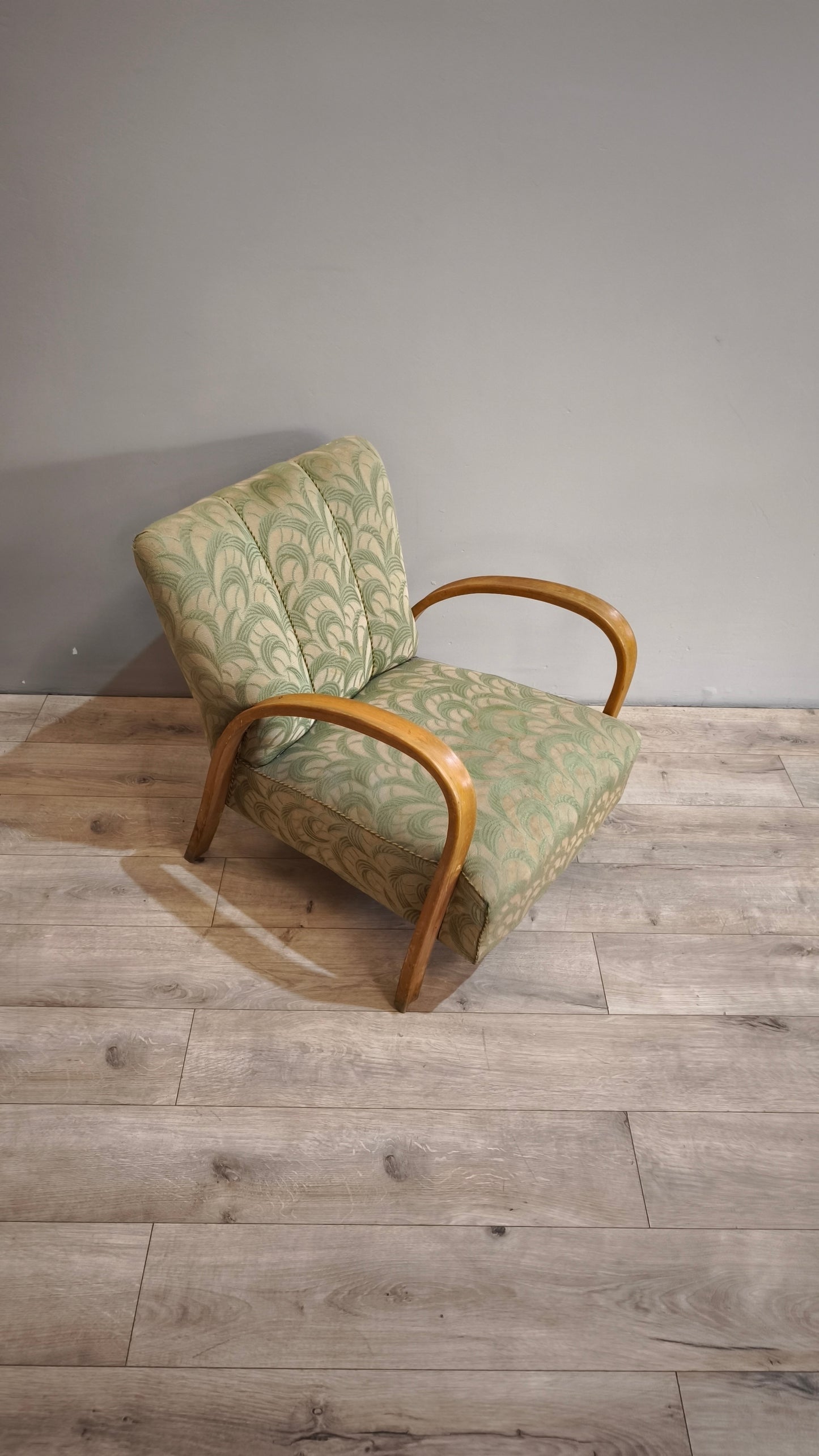 86881 Poltrona déco con struttura in legno e tappezzeria verde