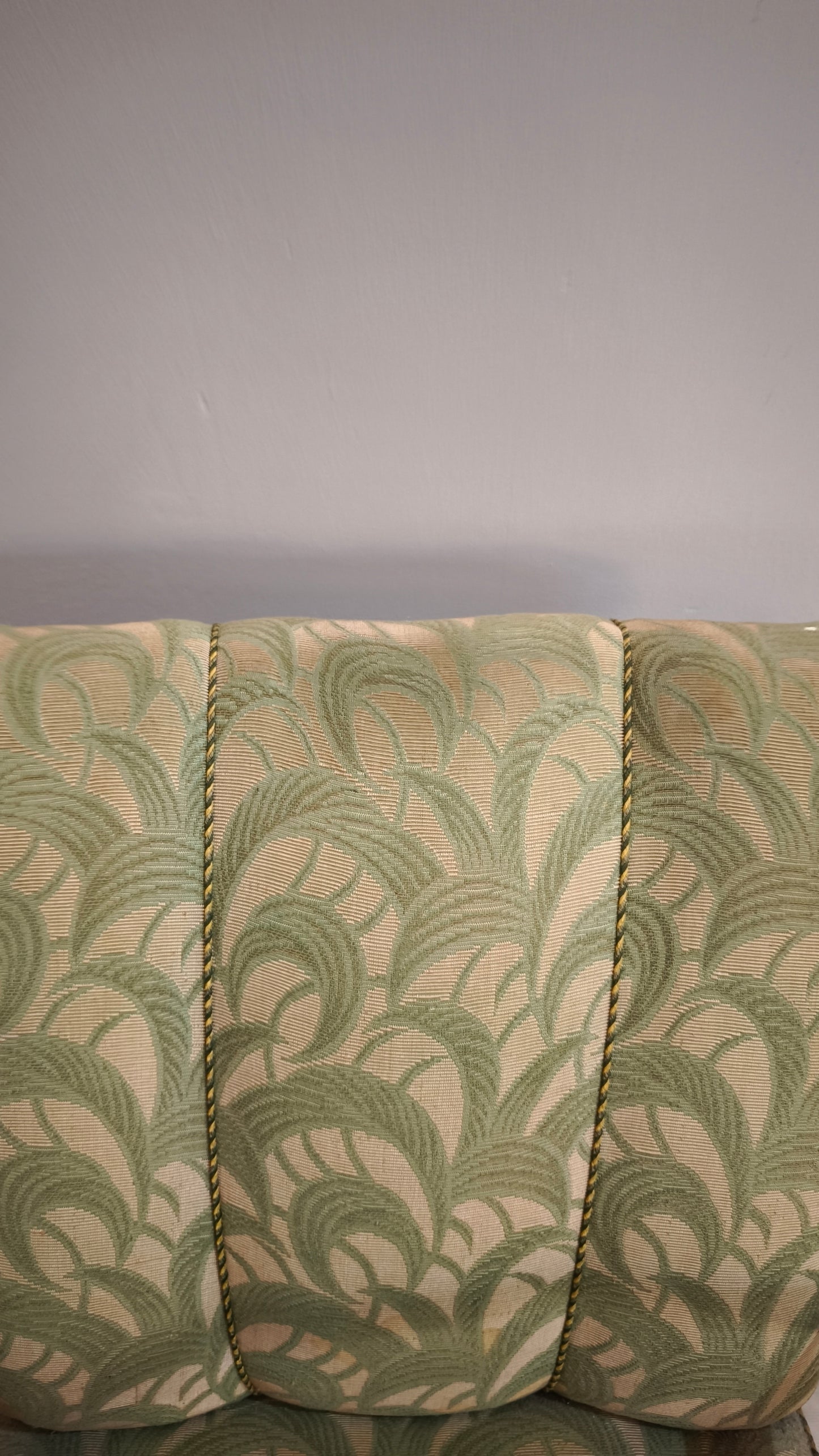 86881 Poltrona déco con struttura in legno e tappezzeria verde