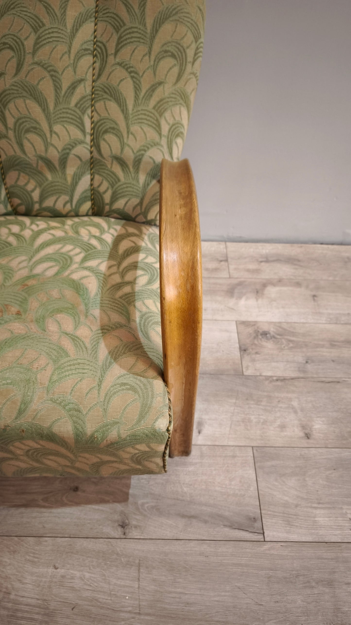 86881 Poltrona déco con struttura in legno e tappezzeria verde