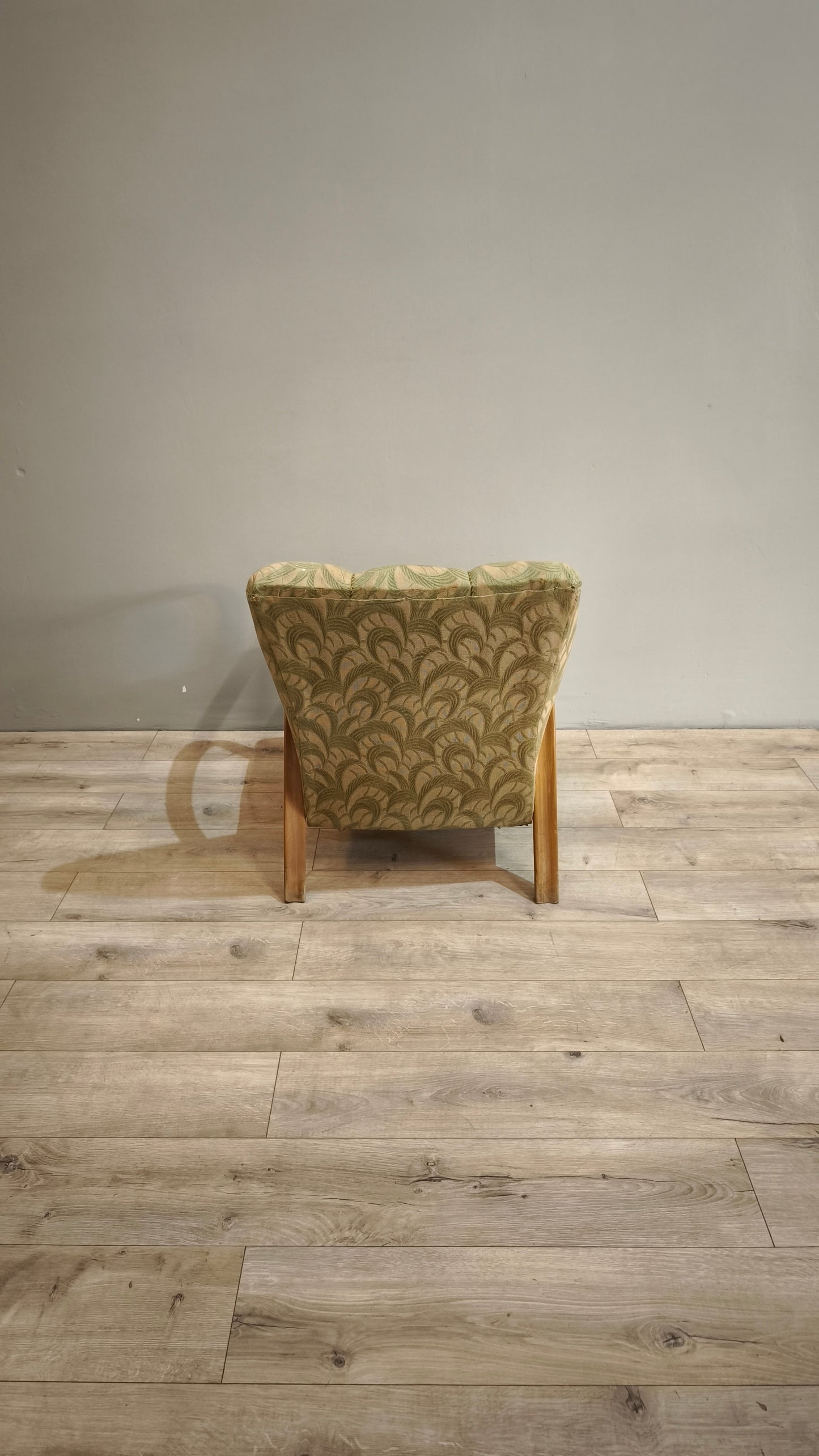 86881 Poltrona déco con struttura in legno e tappezzeria verde