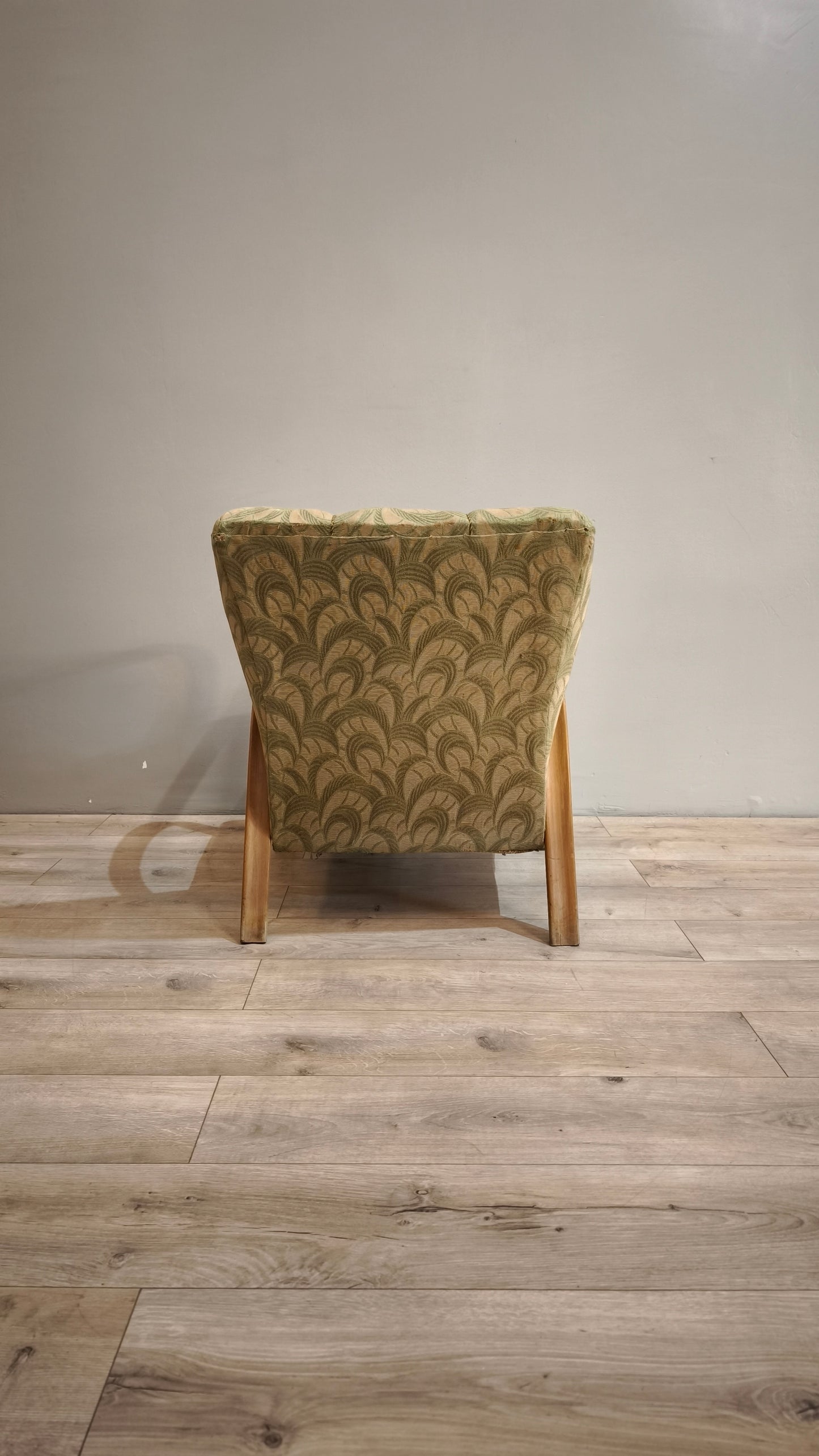 86881 Poltrona déco con struttura in legno e tappezzeria verde