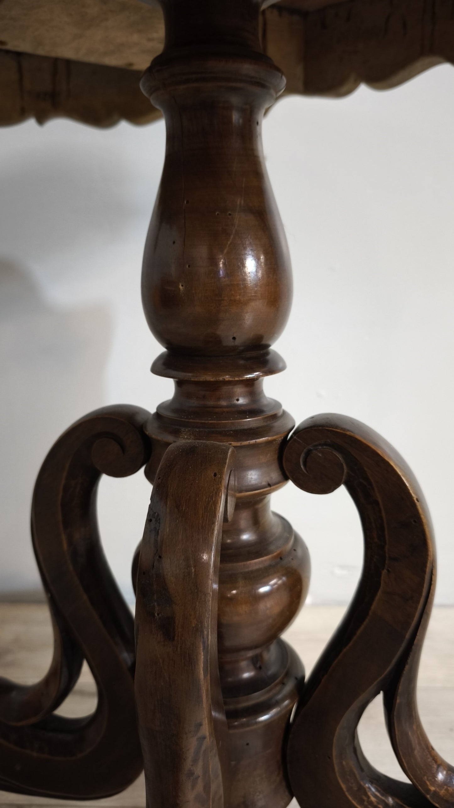 86882 Tavolo da salotto in stile francese