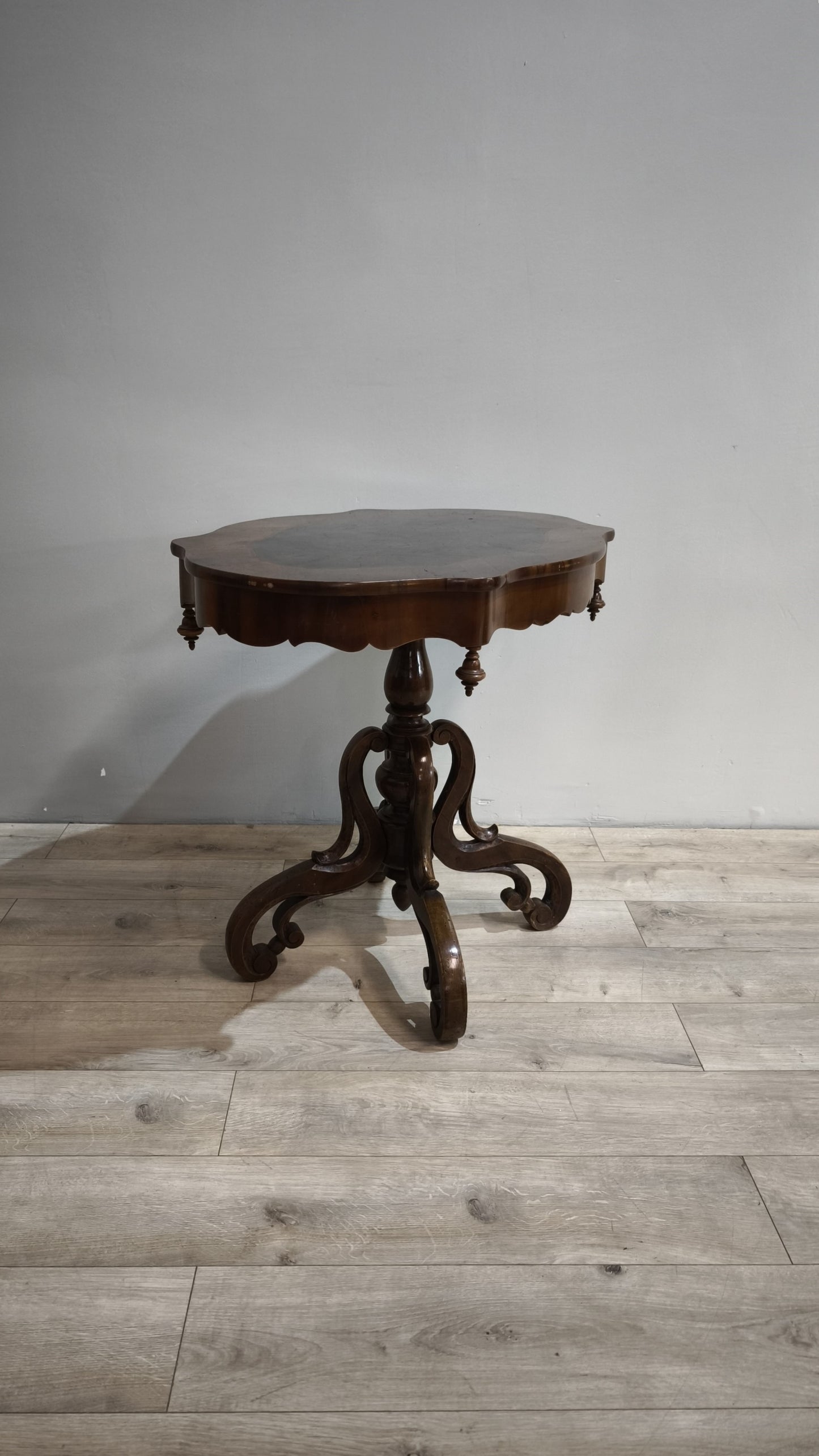 86882 Tavolo da salotto in stile francese