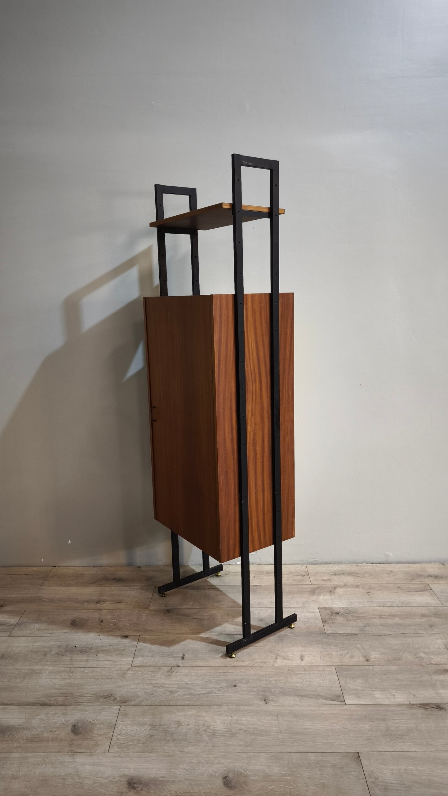 86889 Libreria stile nordico con uno sportello