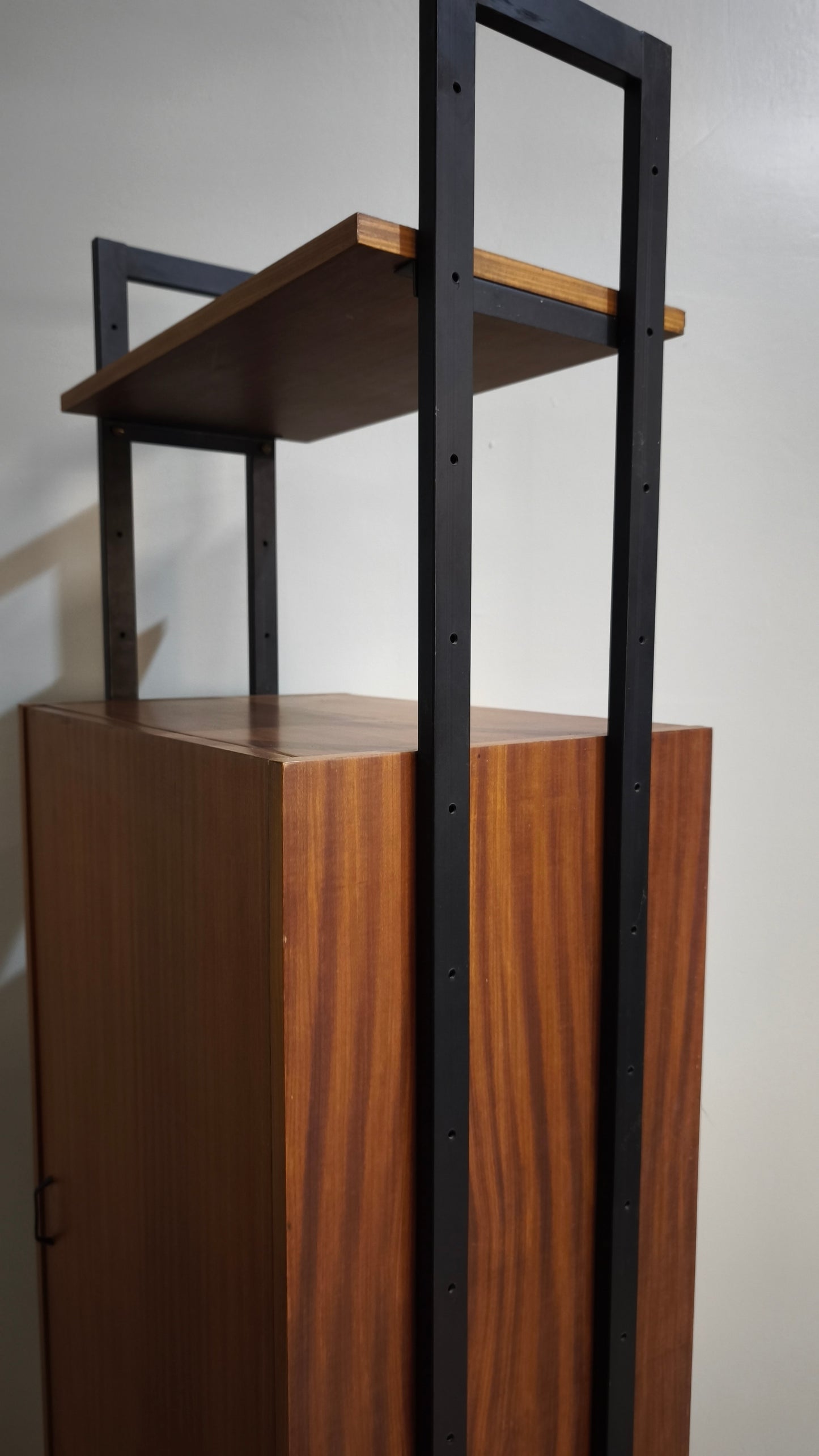 86889 Libreria stile nordico con uno sportello