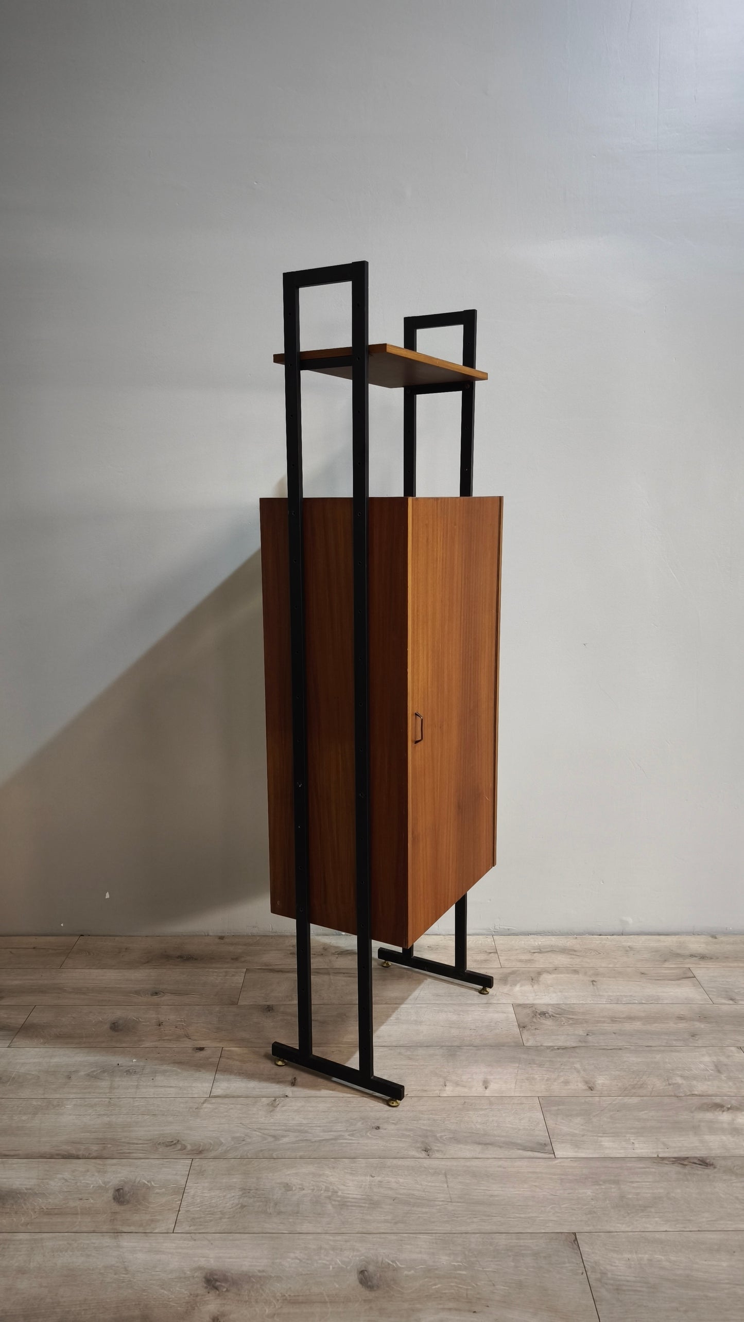 86889 Libreria stile nordico con uno sportello