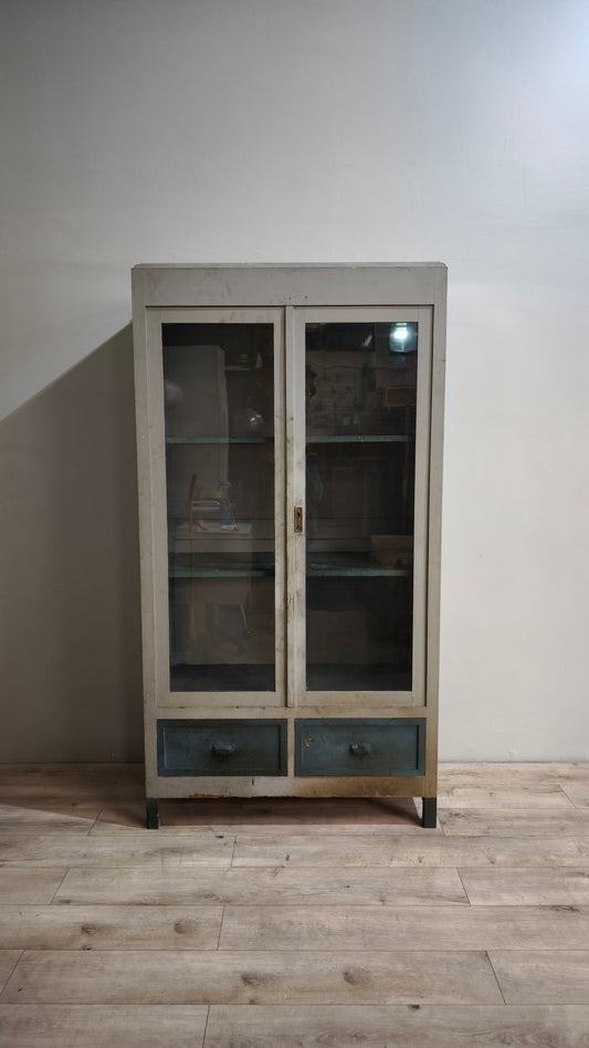 86892 Vetrina in legno due ante dipinta grigia