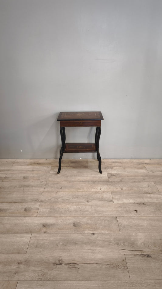 87061 Mobiletto in legno intarsiato con scomparto porta cucito