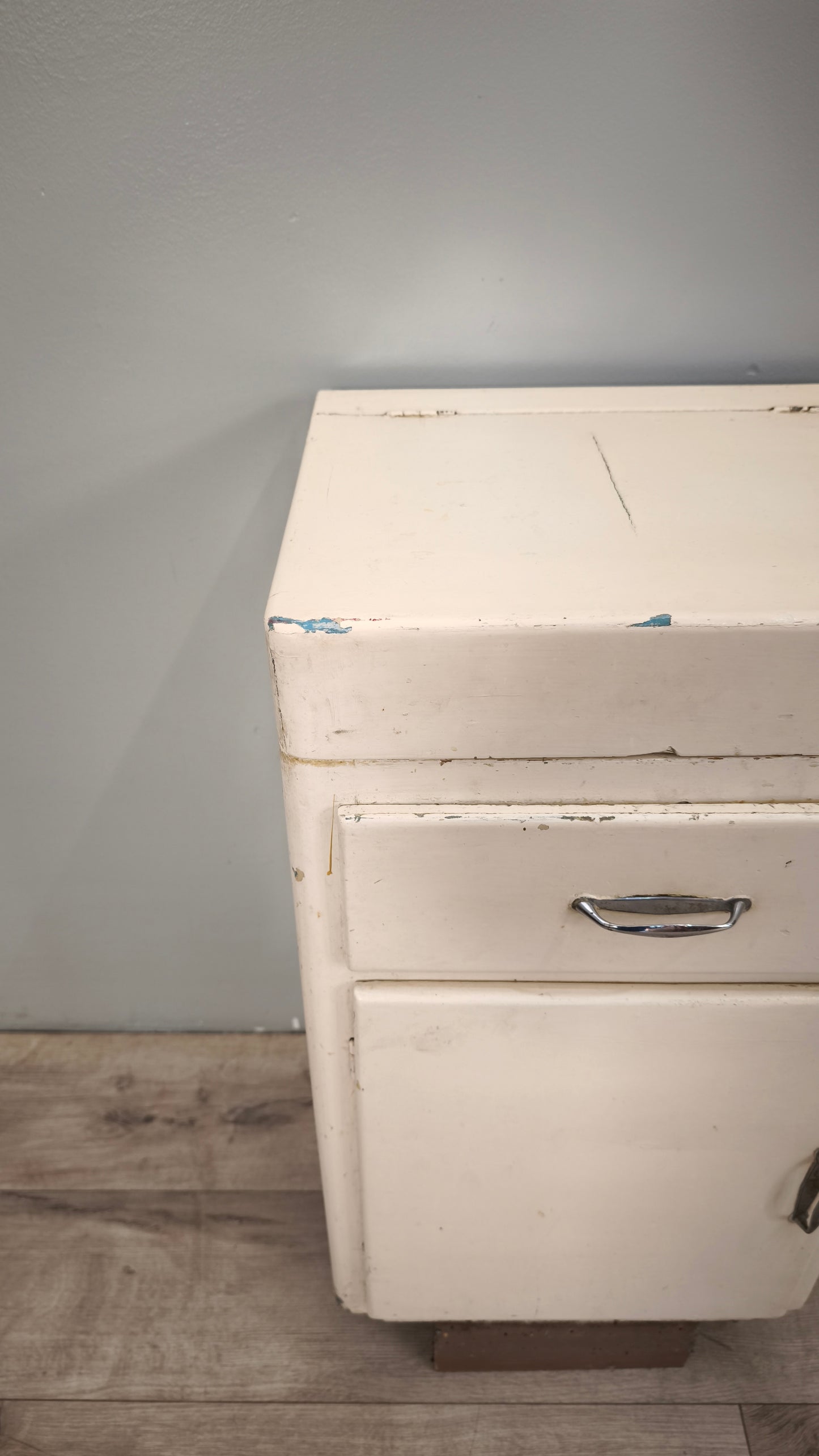 86869 Mobile battilardo bianco anni '50