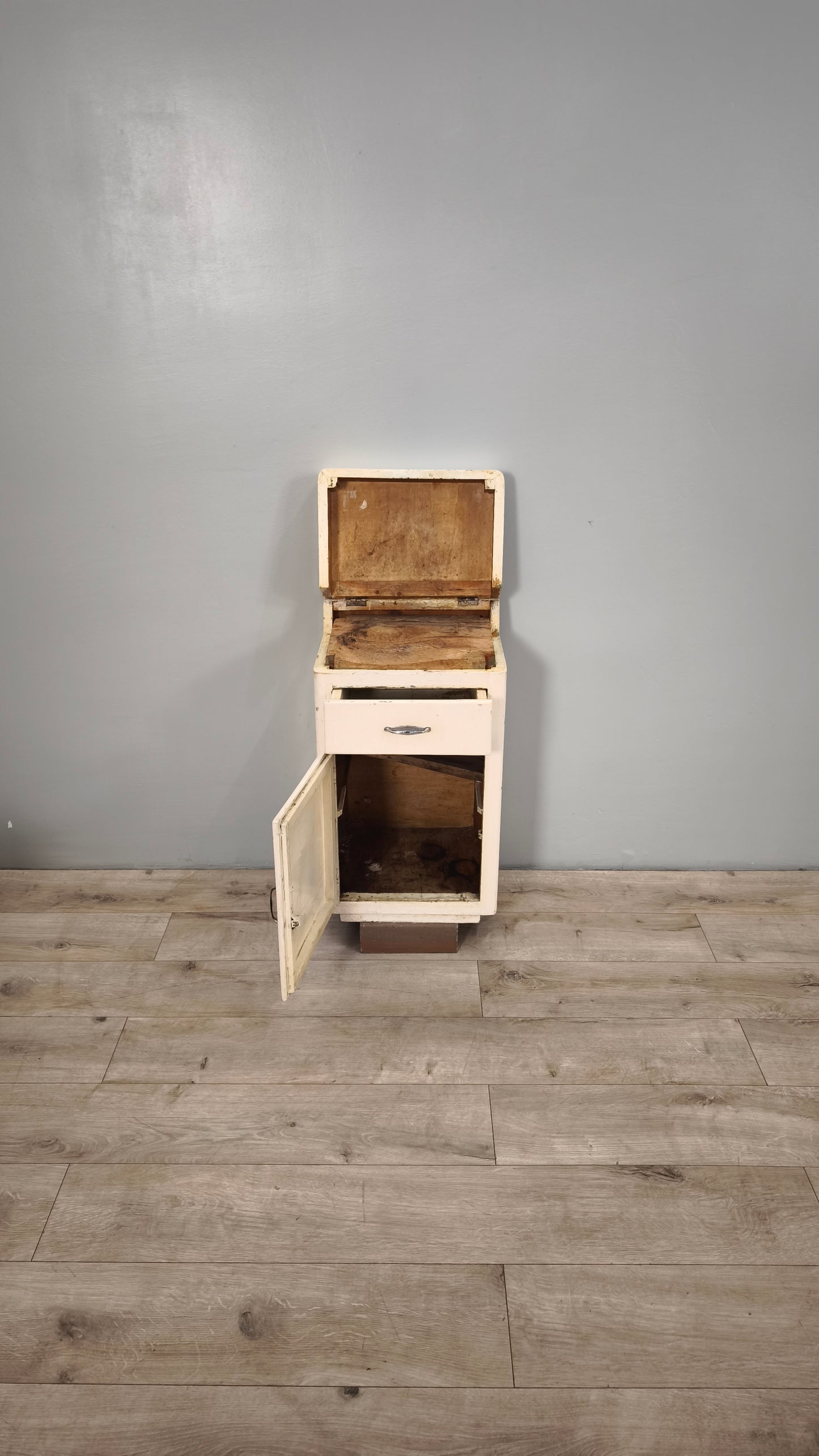 86869 Mobile battilardo bianco anni '50