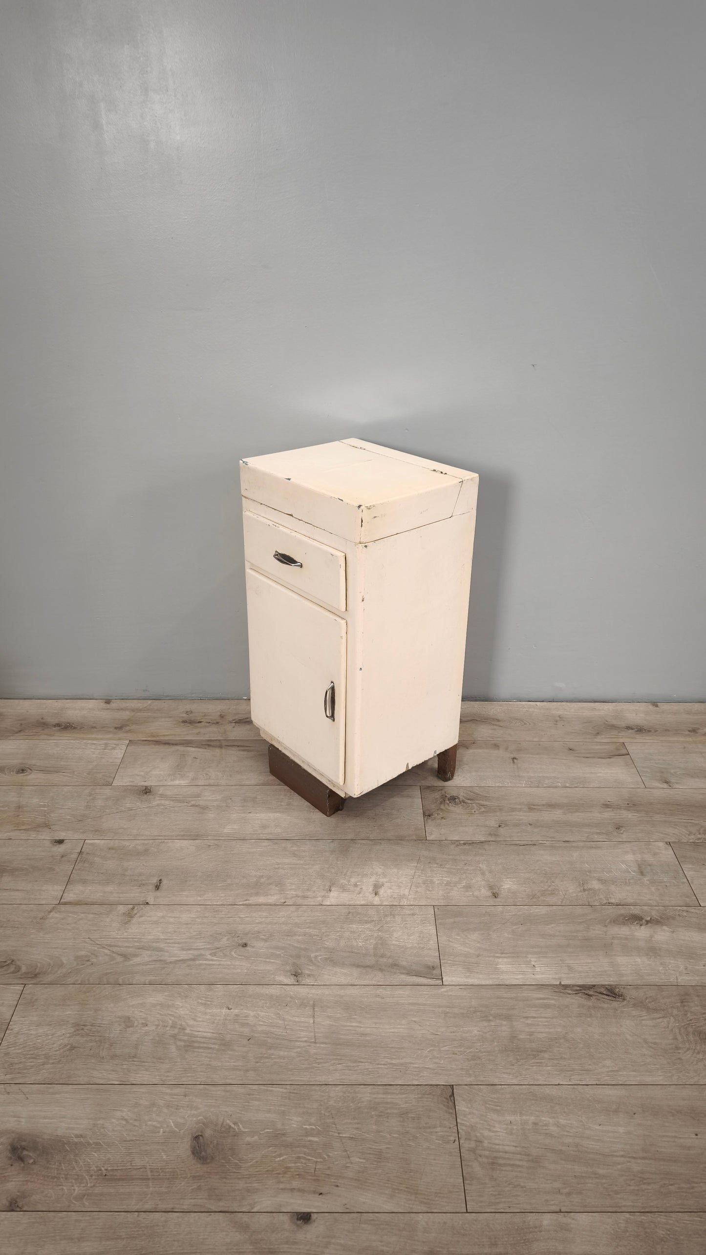 86869 Mobile battilardo bianco anni '50