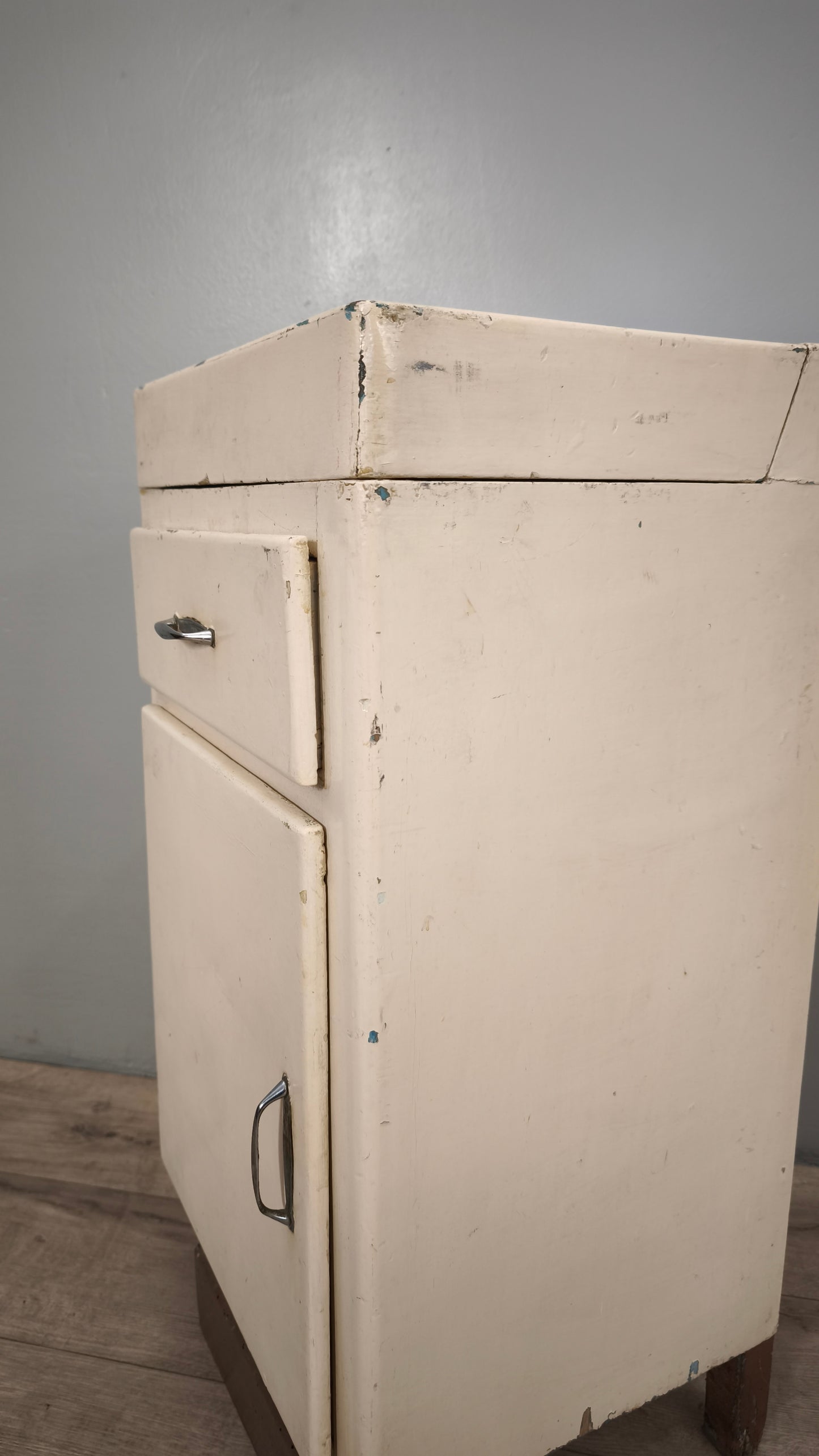86869 Mobile battilardo bianco anni '50