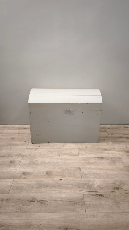 87074 Baule bombato in legno dipinto color salvia