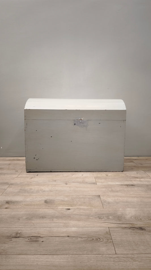 87074 Baule bombato in legno dipinto color salvia