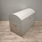 87074 Baule bombato in legno dipinto color salvia