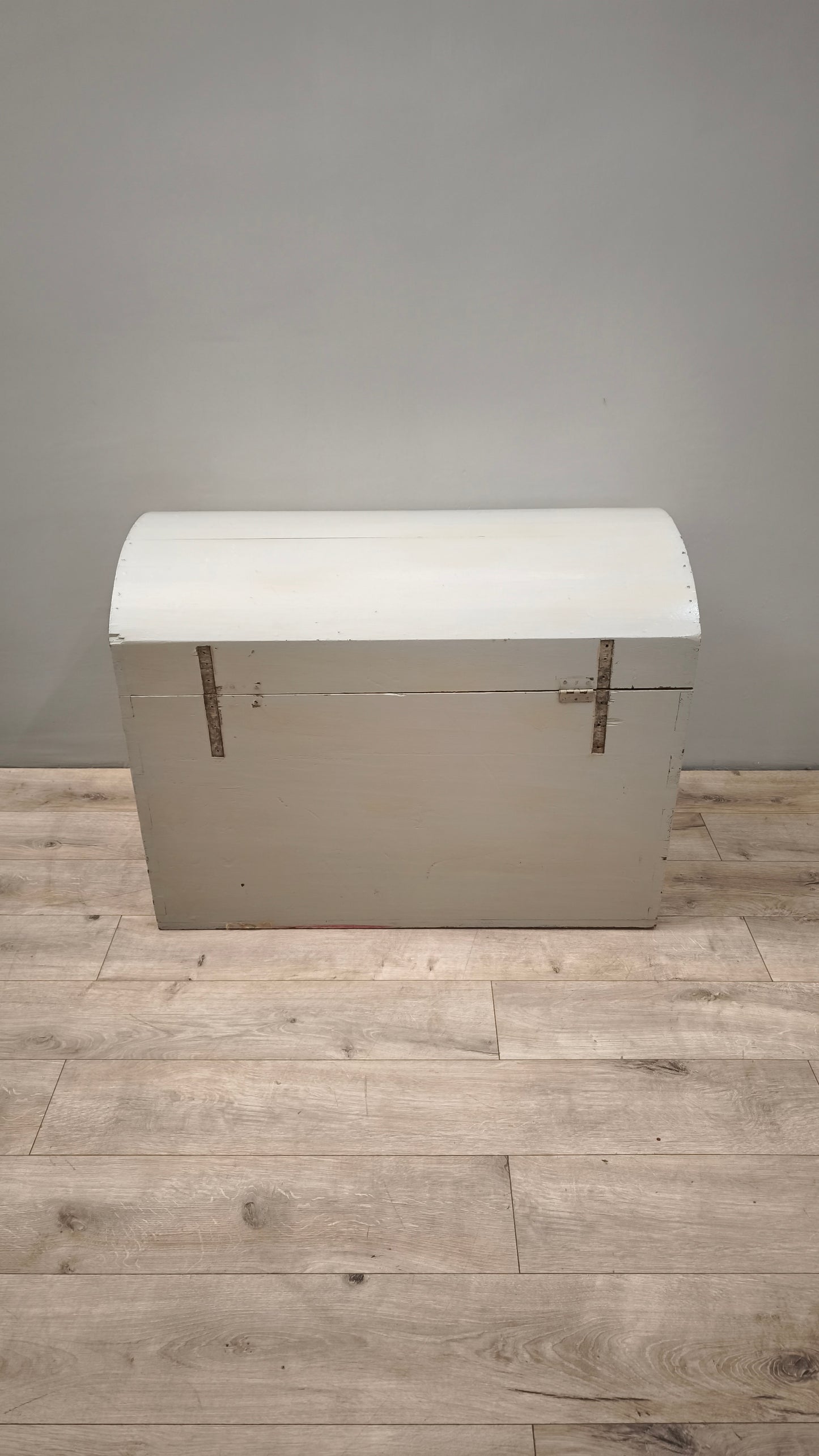 87074 Baule bombato in legno dipinto color salvia