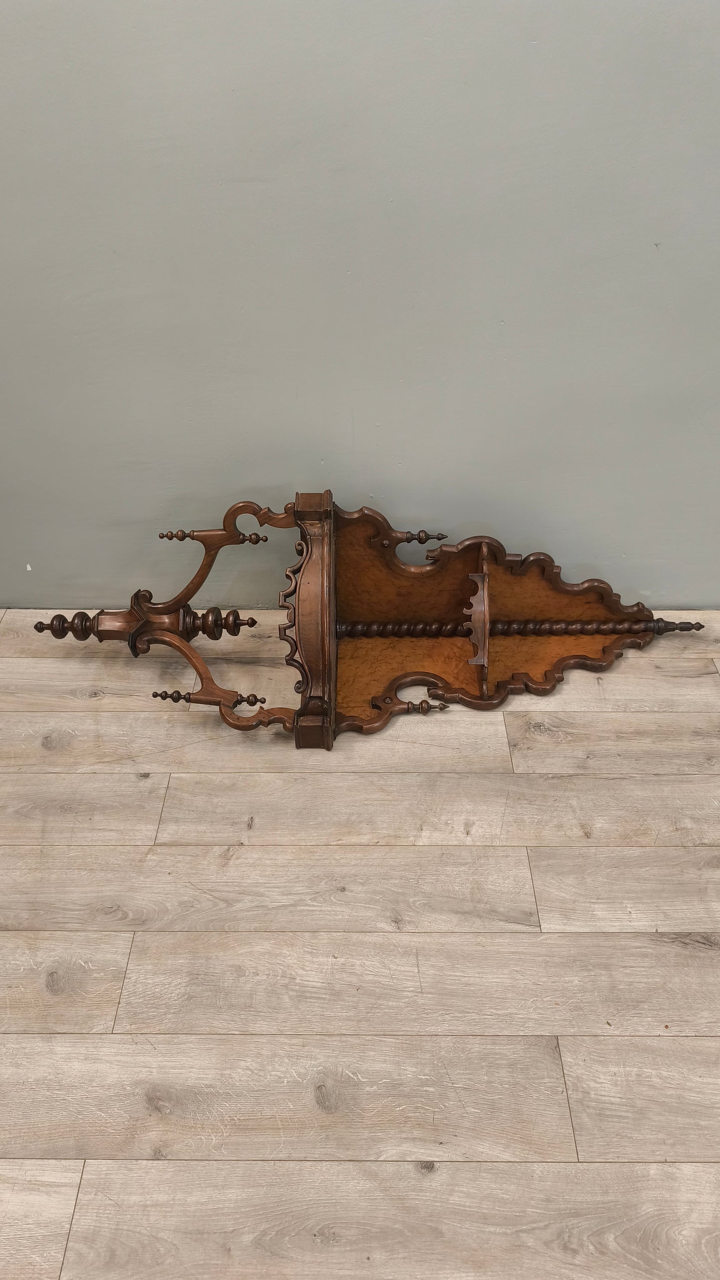 87082 Angoliera pensile in legno di noce