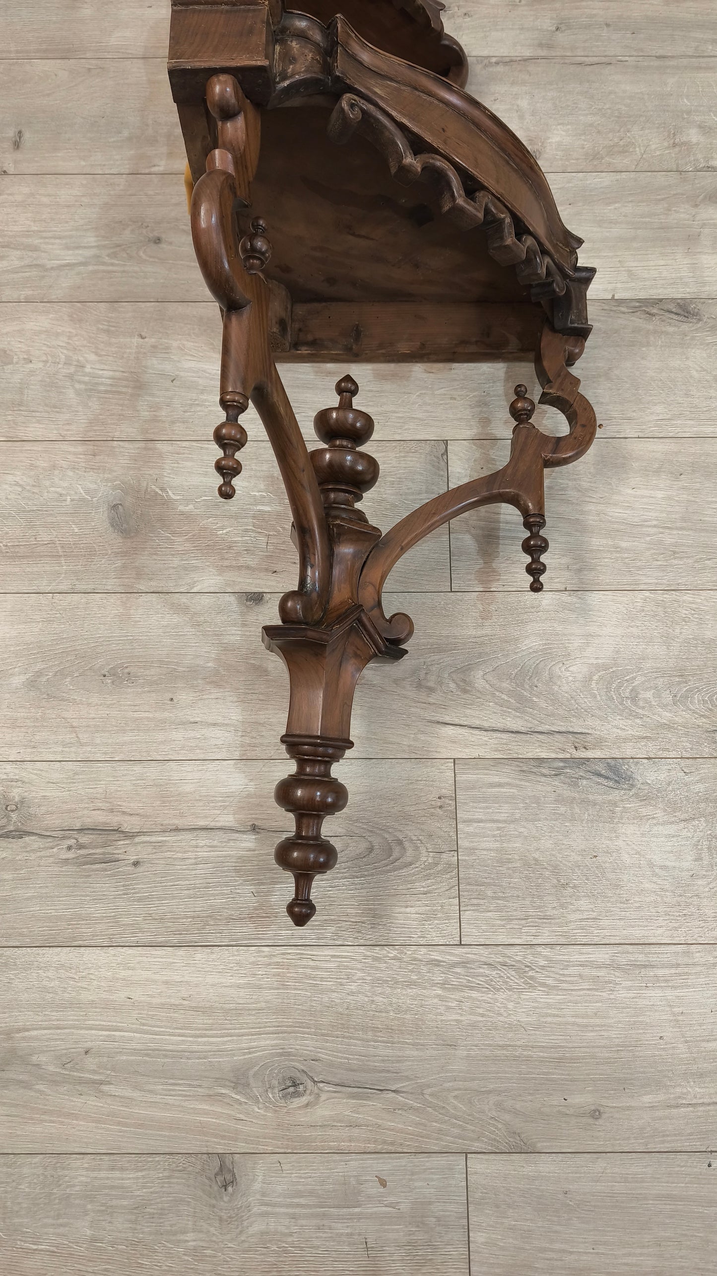 87082 Angoliera pensile in legno di noce