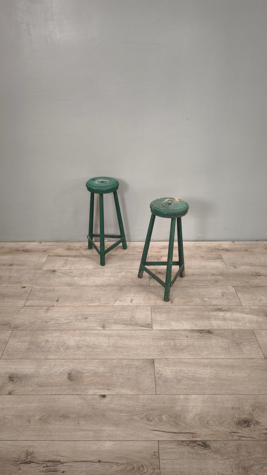 87159 Sgabello verde in legno