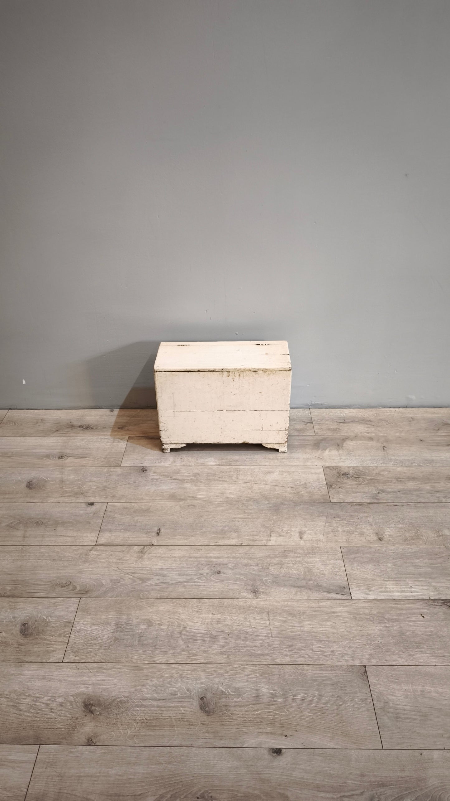 87163 Piccola cassapanca in legno  laccata bianca