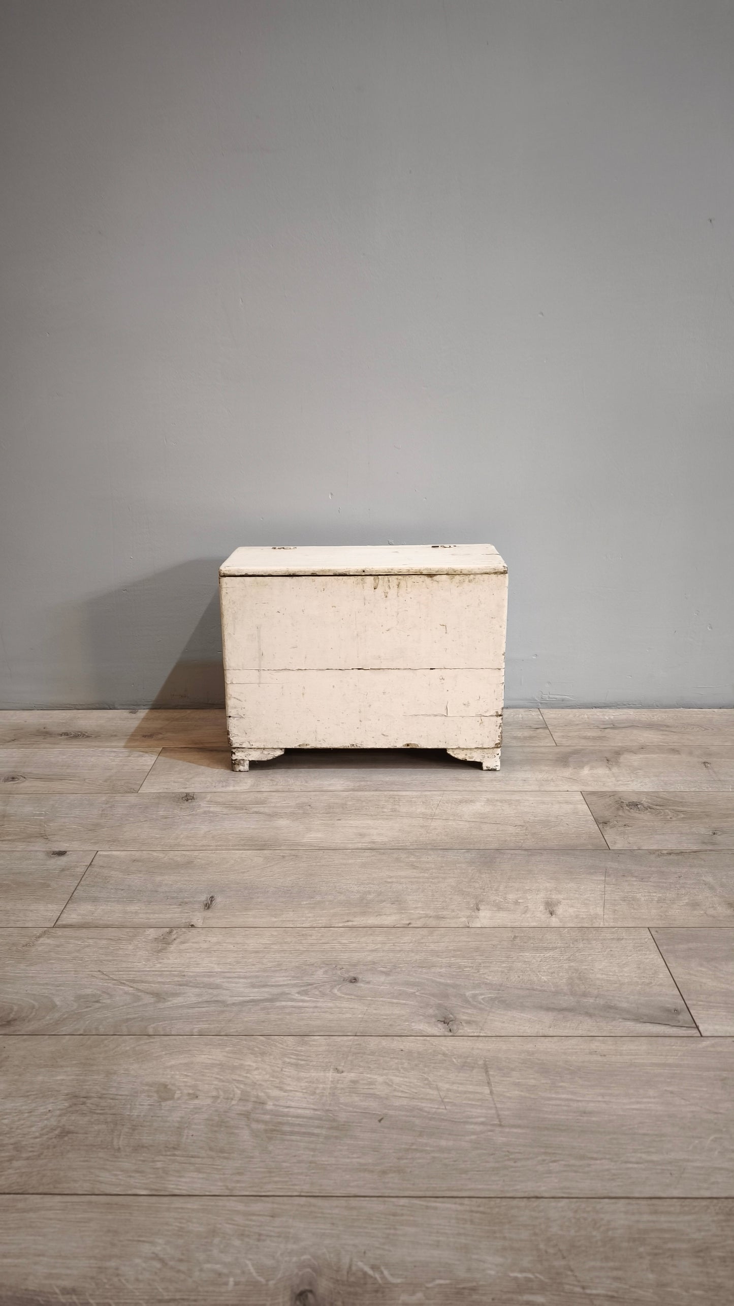 87163 Piccola cassapanca in legno  laccata bianca