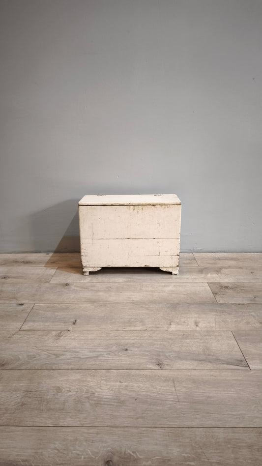 87163 Piccola cassapanca in legno  laccata bianca