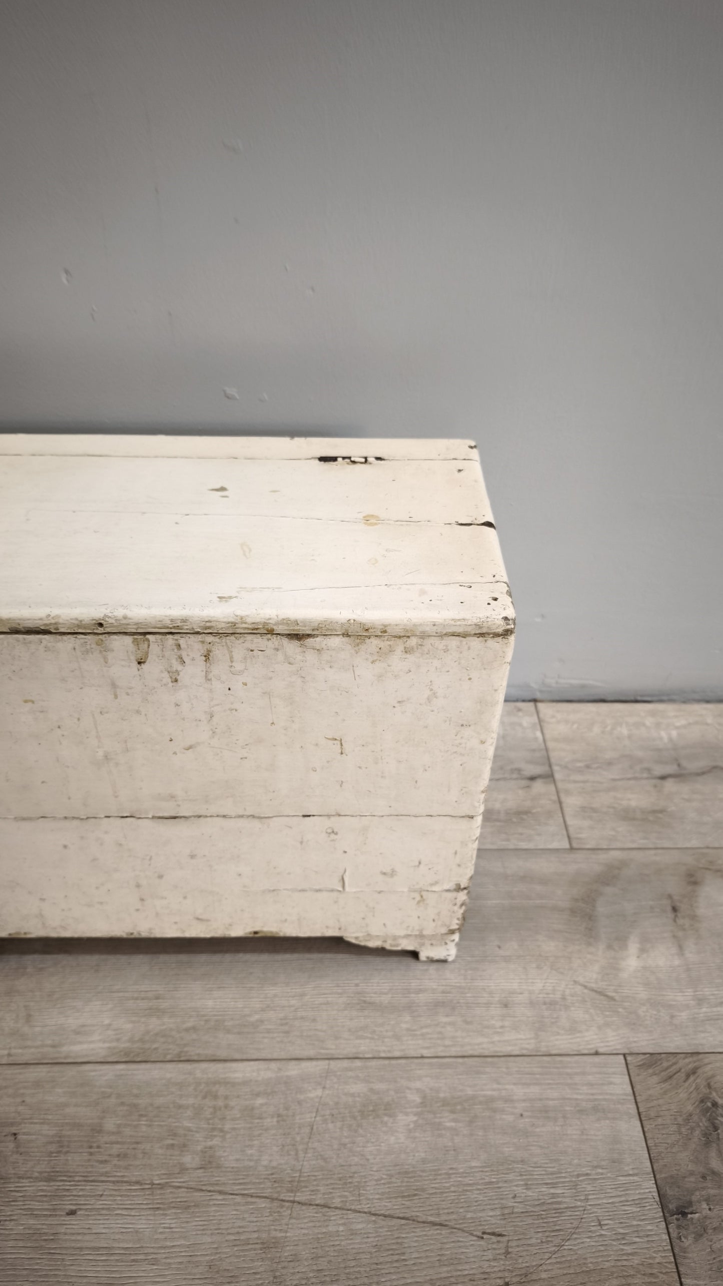 87163 Piccola cassapanca in legno  laccata bianca