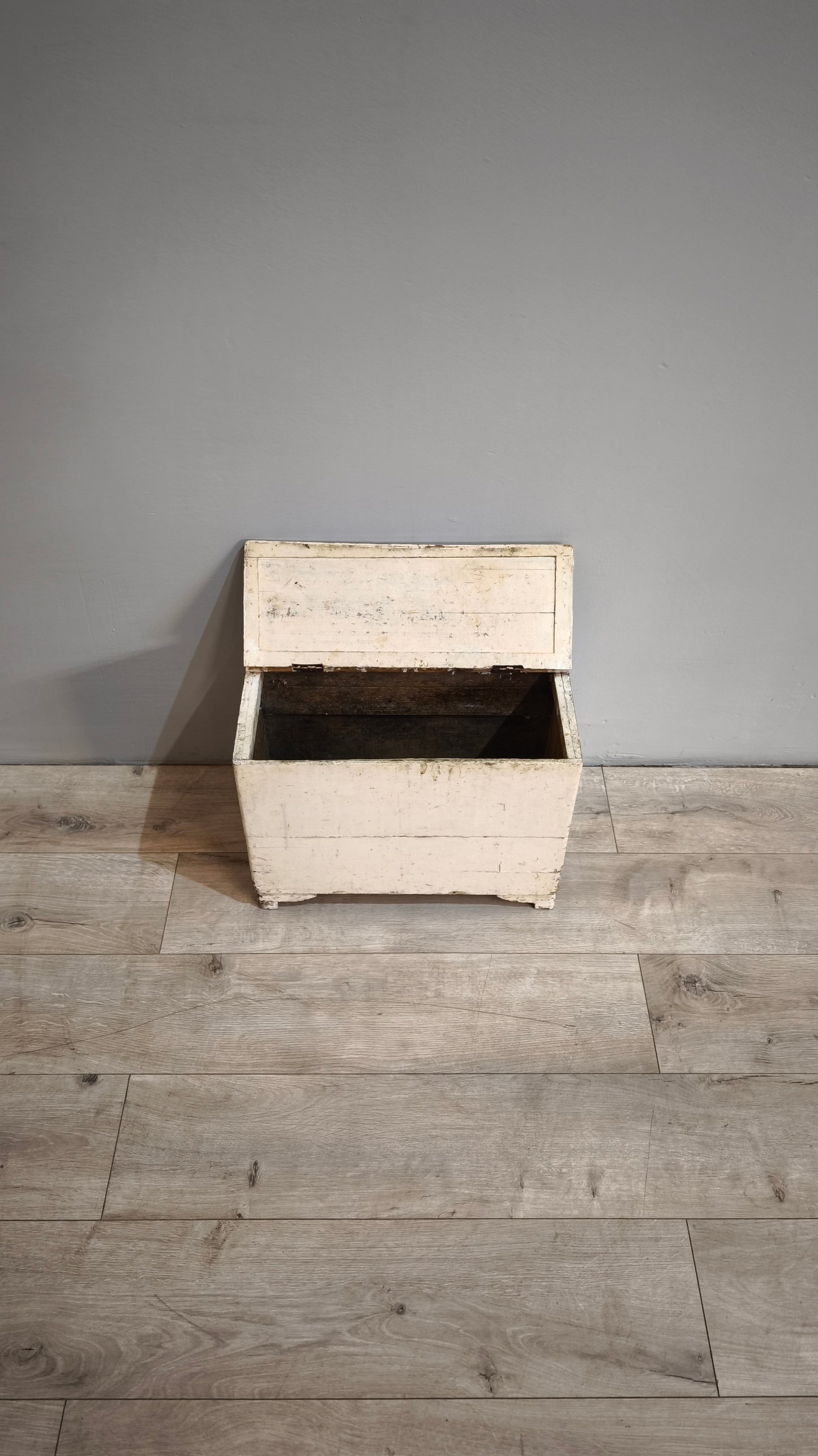 87163 Piccola cassapanca in legno  laccata bianca