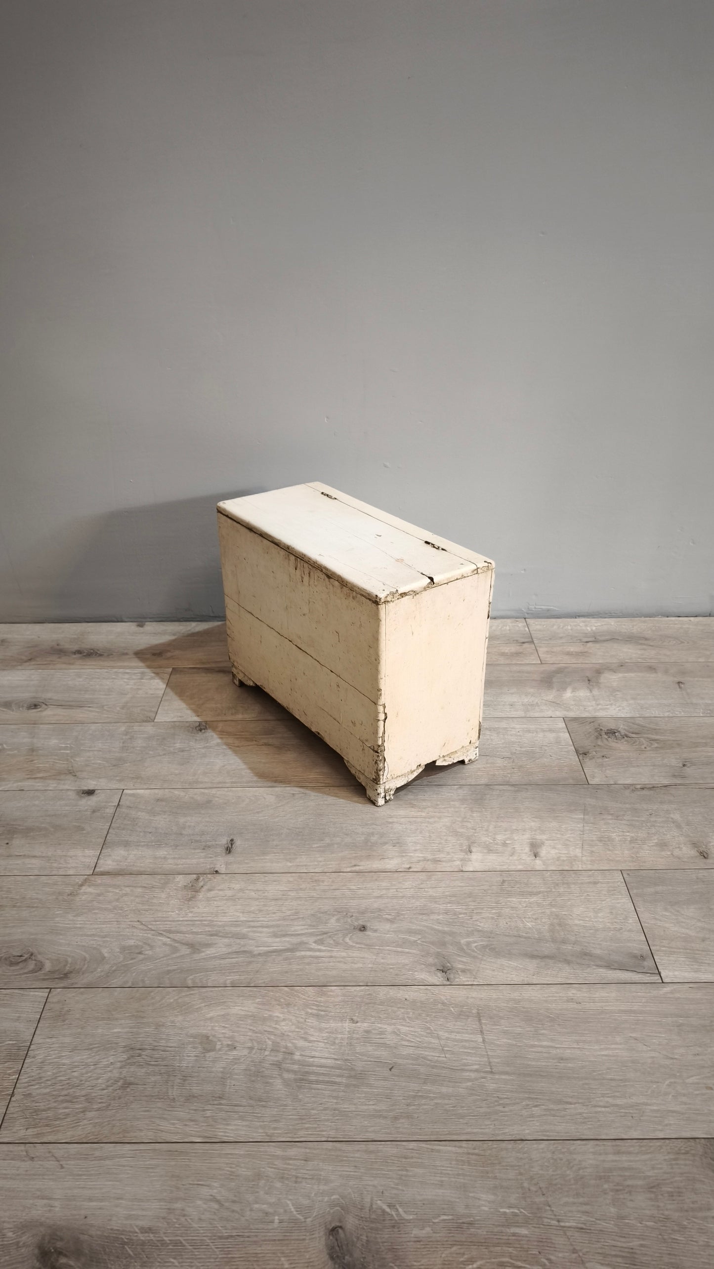 87163 Piccola cassapanca in legno  laccata bianca