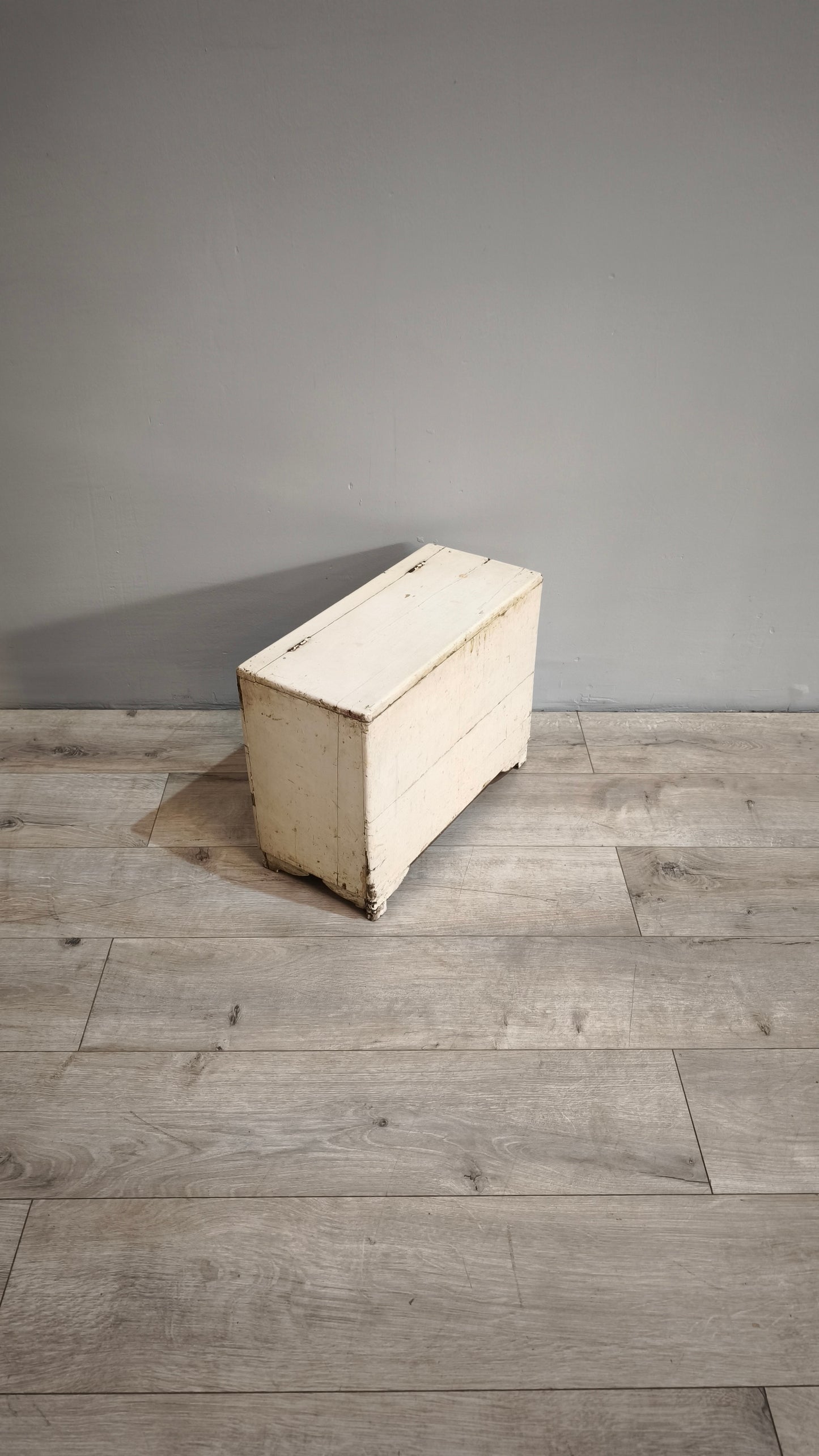 87163 Piccola cassapanca in legno  laccata bianca