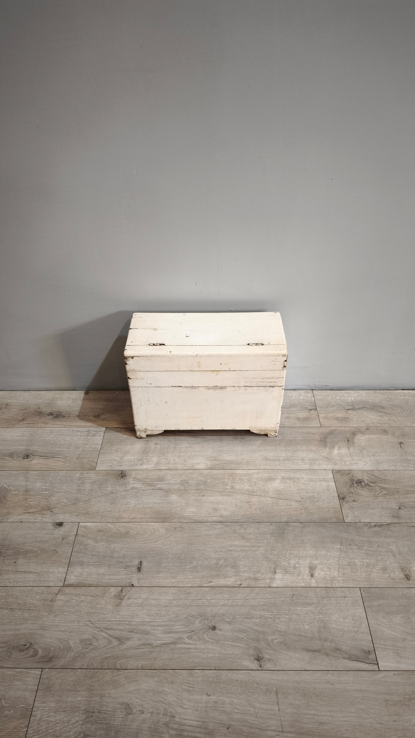 87163 Piccola cassapanca in legno  laccata bianca