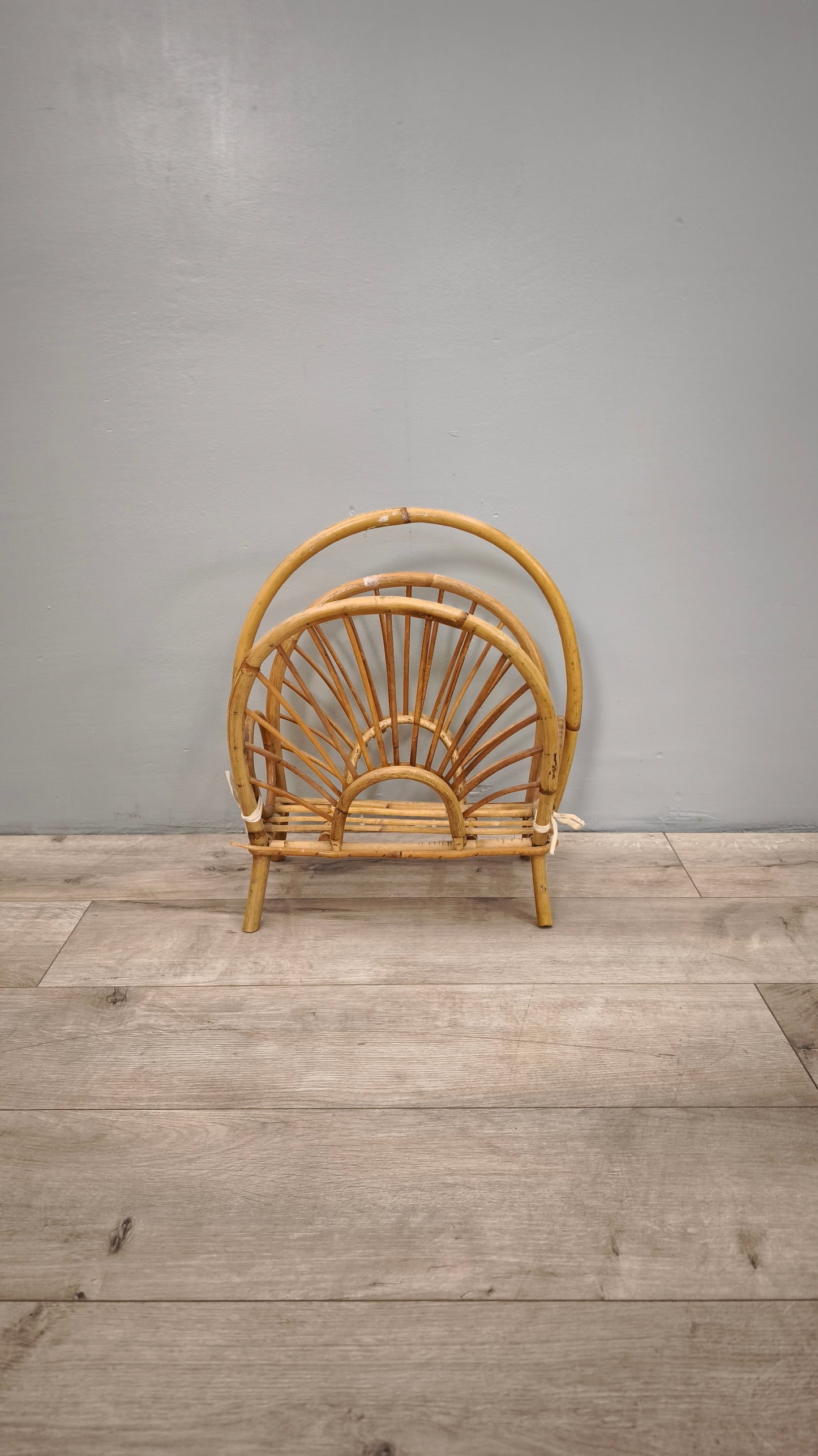 86878-2 Porta riviste in bambù vintage