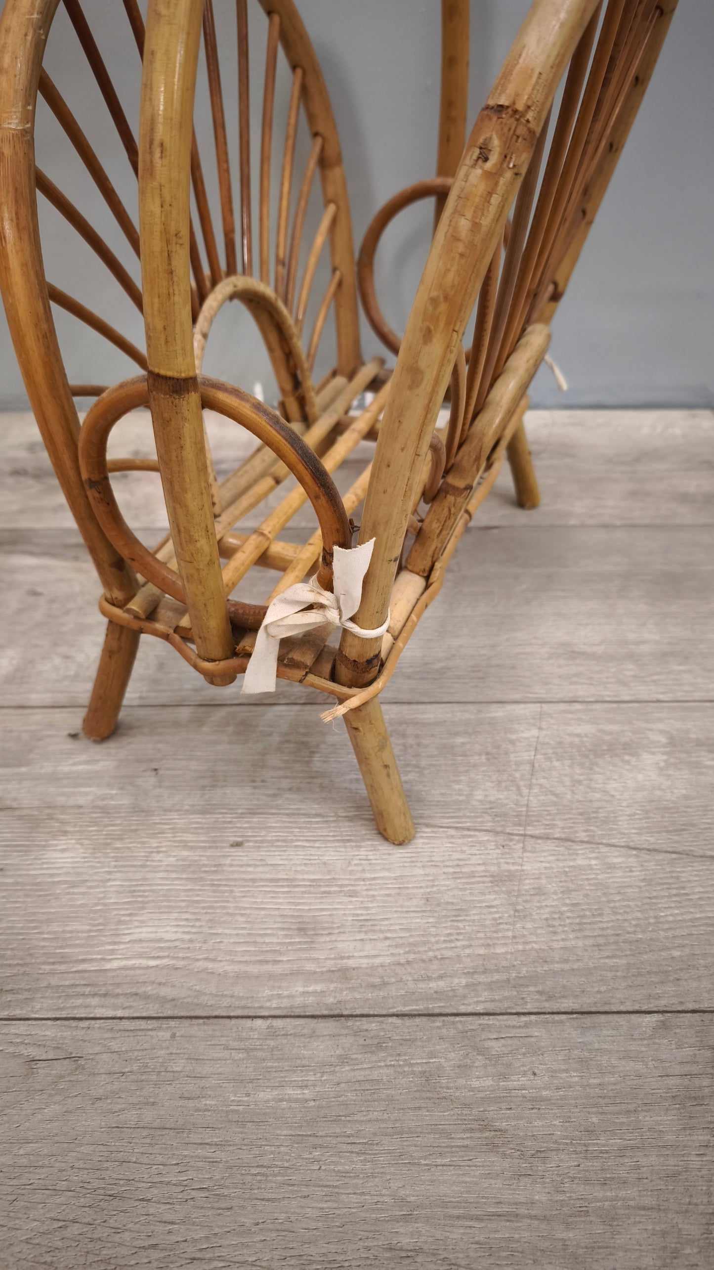 86878-2 Porta riviste in bambù vintage