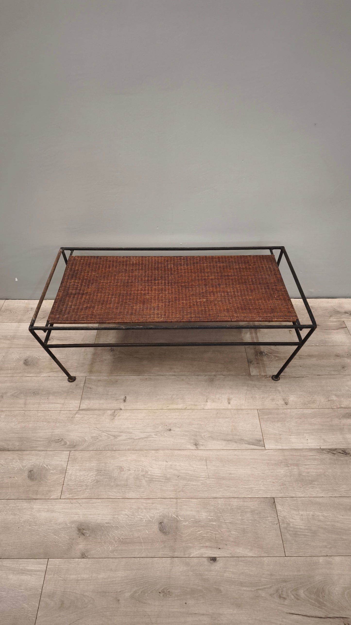 86798 Tavolo da salotto in ferro e paglia