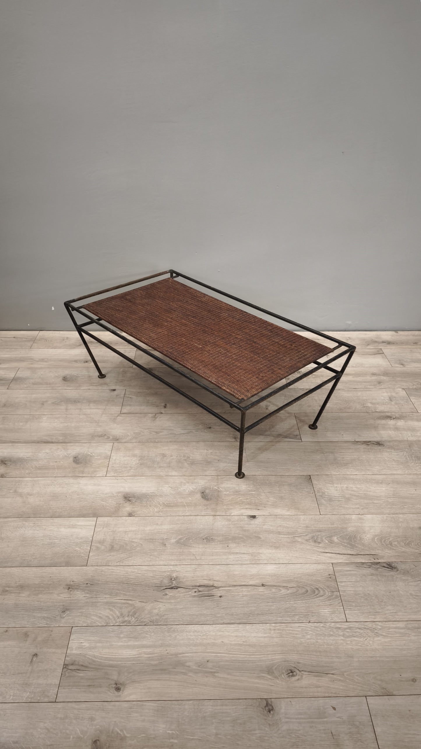 86798 Tavolo da salotto in ferro e paglia