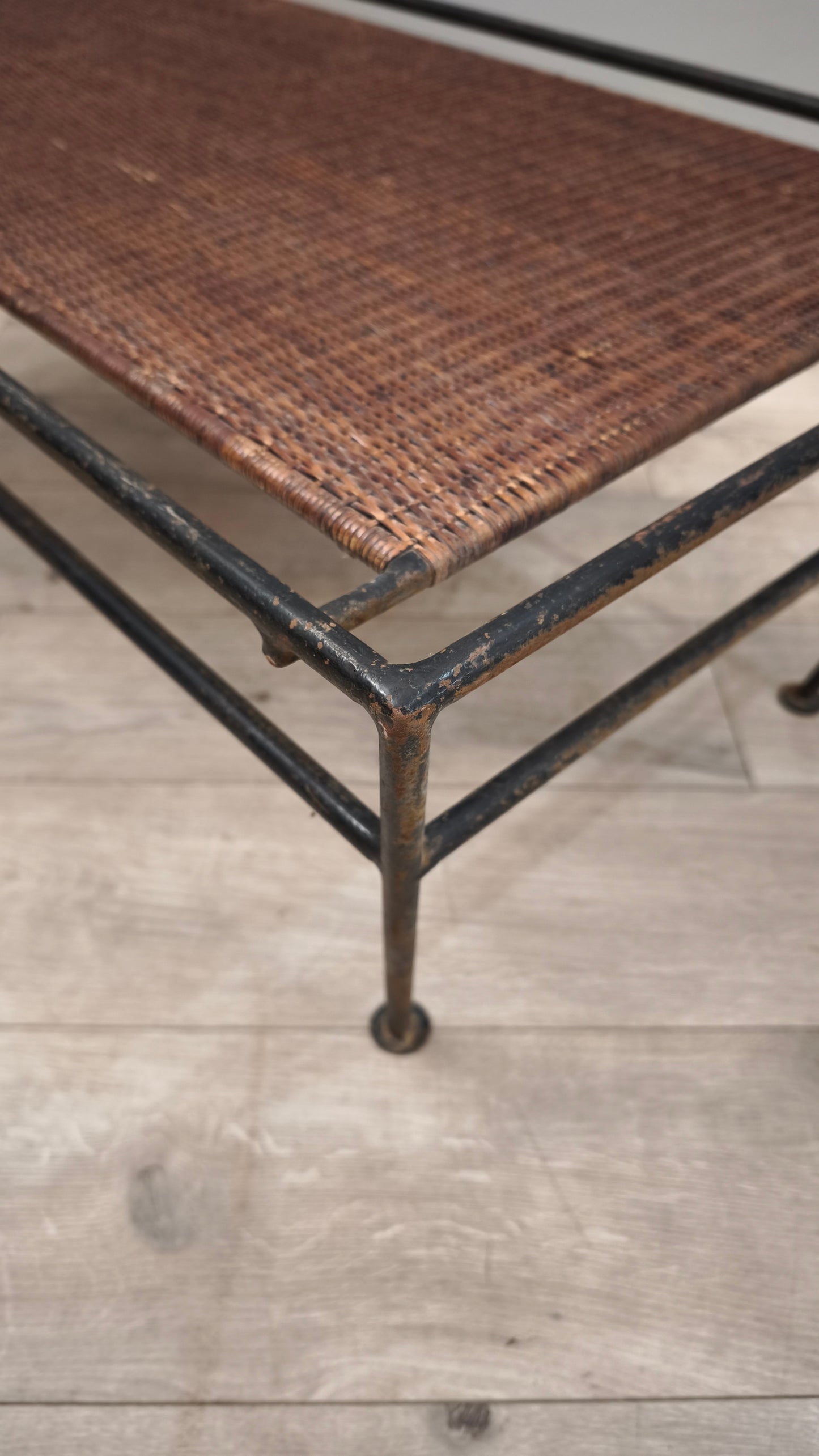 86798 Tavolo da salotto in ferro e paglia