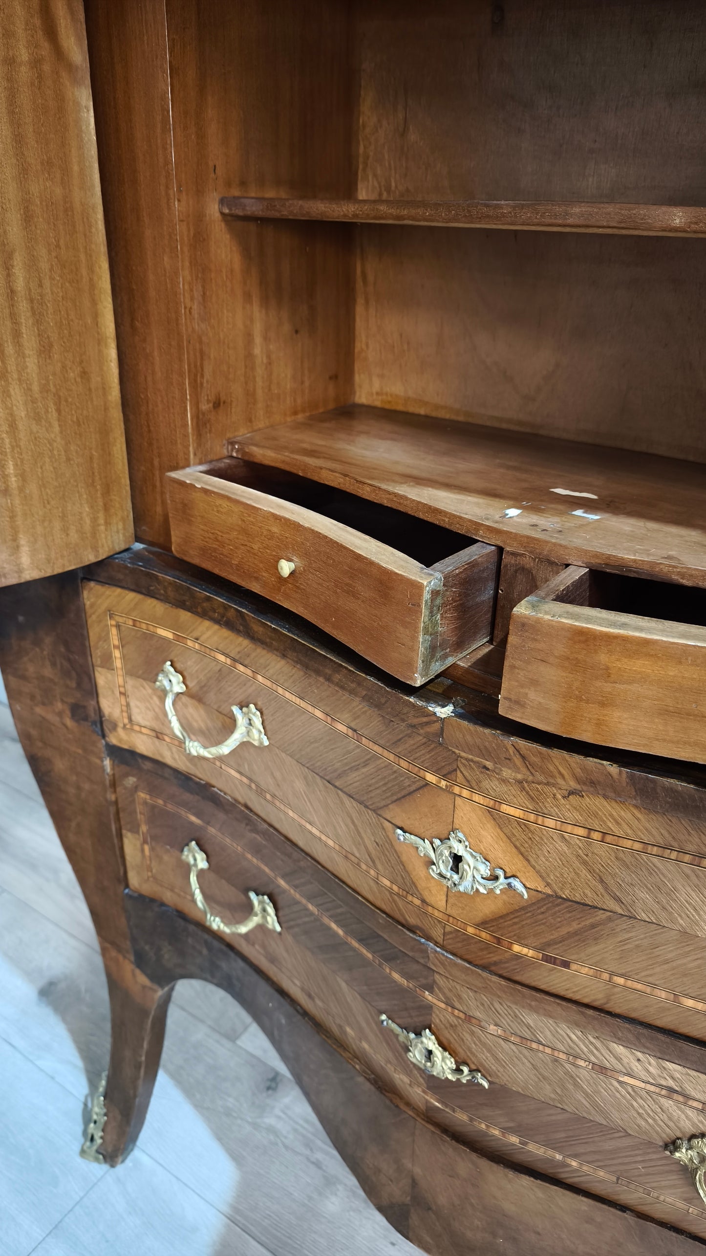 87267  Mobile secretaire intarsiato stile Luigi XV