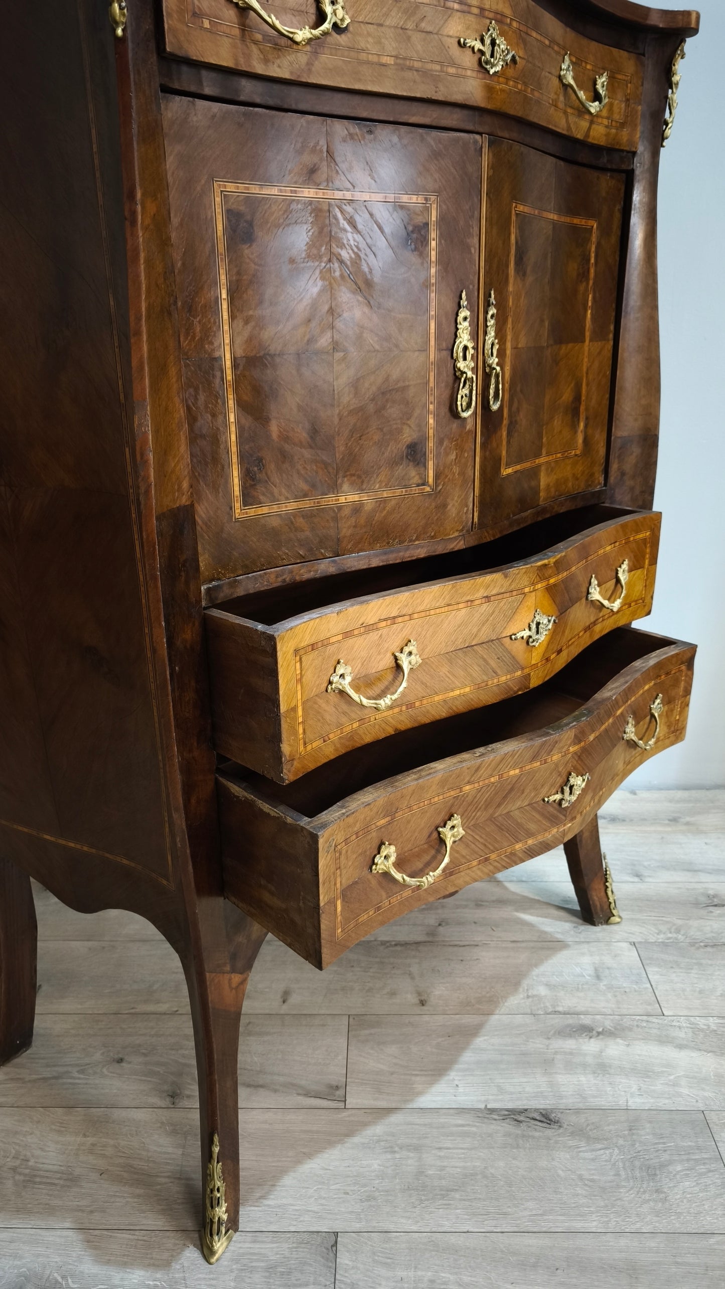 87267  Mobile secretaire intarsiato stile Luigi XV