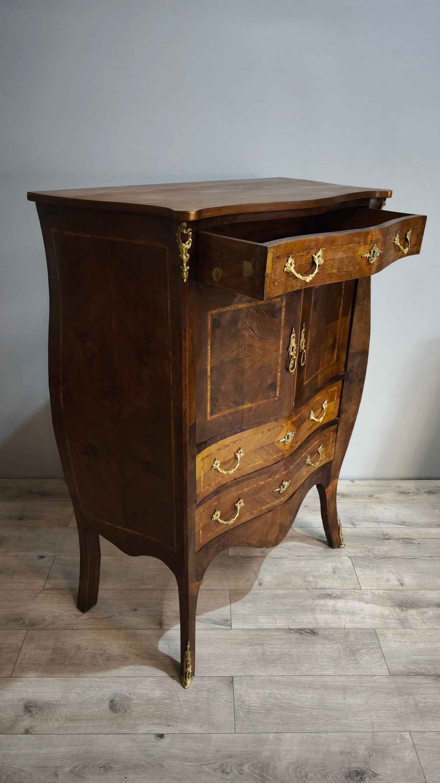 87267  Mobile secretaire intarsiato stile Luigi XV