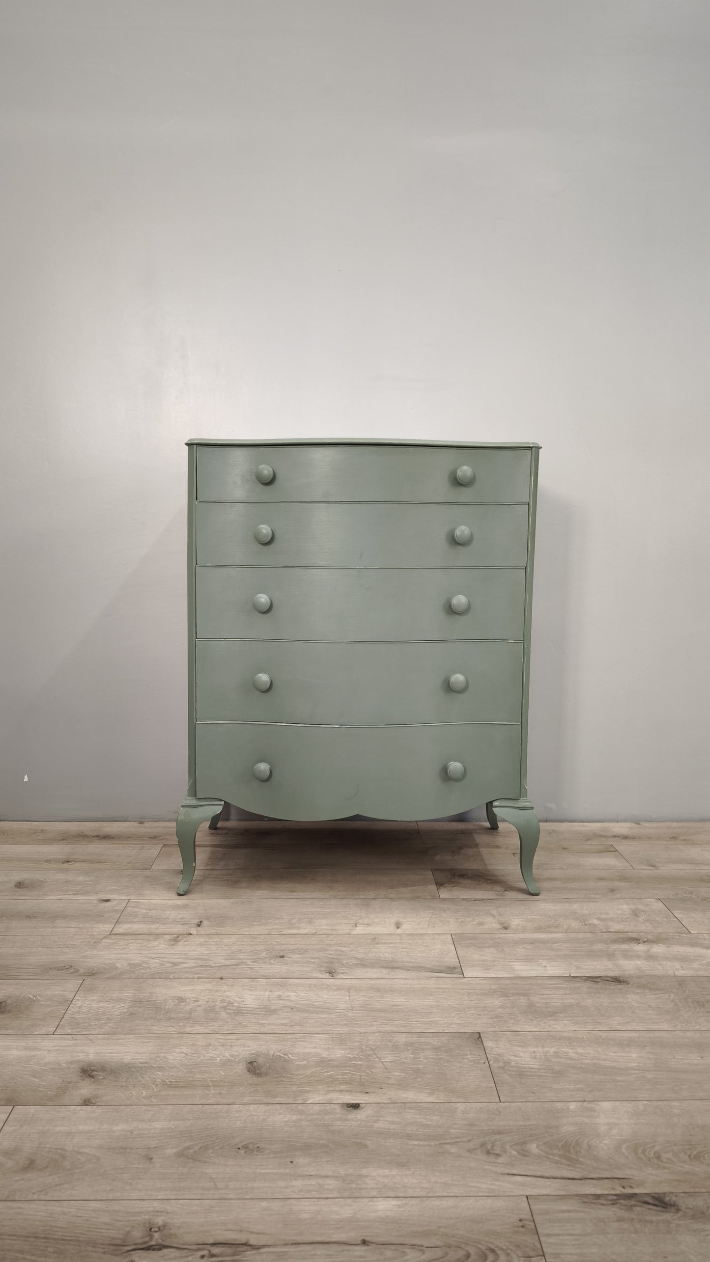 87415 Cassettiera alta verde con piedi a sciabola