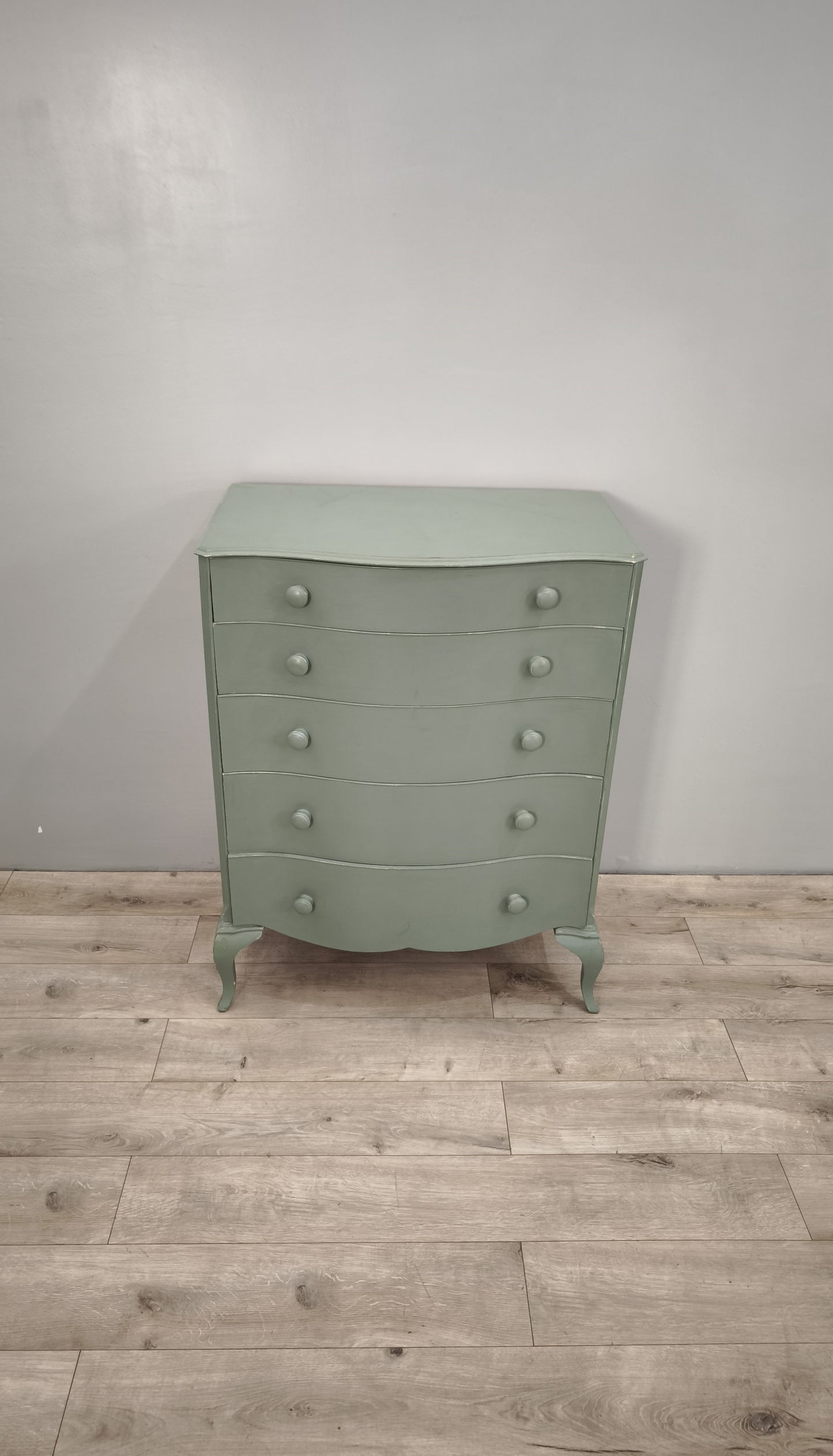 87415 Cassettiera alta verde con piedi a sciabola